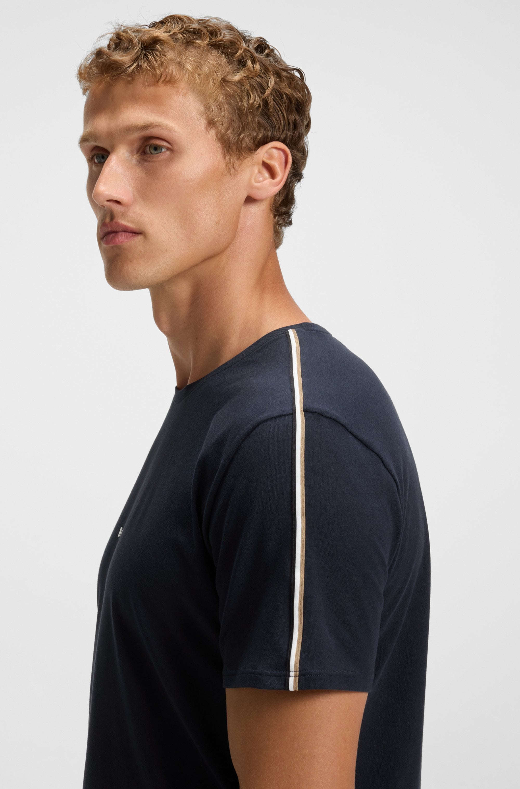 BOSS T-Shirt »Unique« aus elastischer Baumwolle mit Tape-Details, regular fit