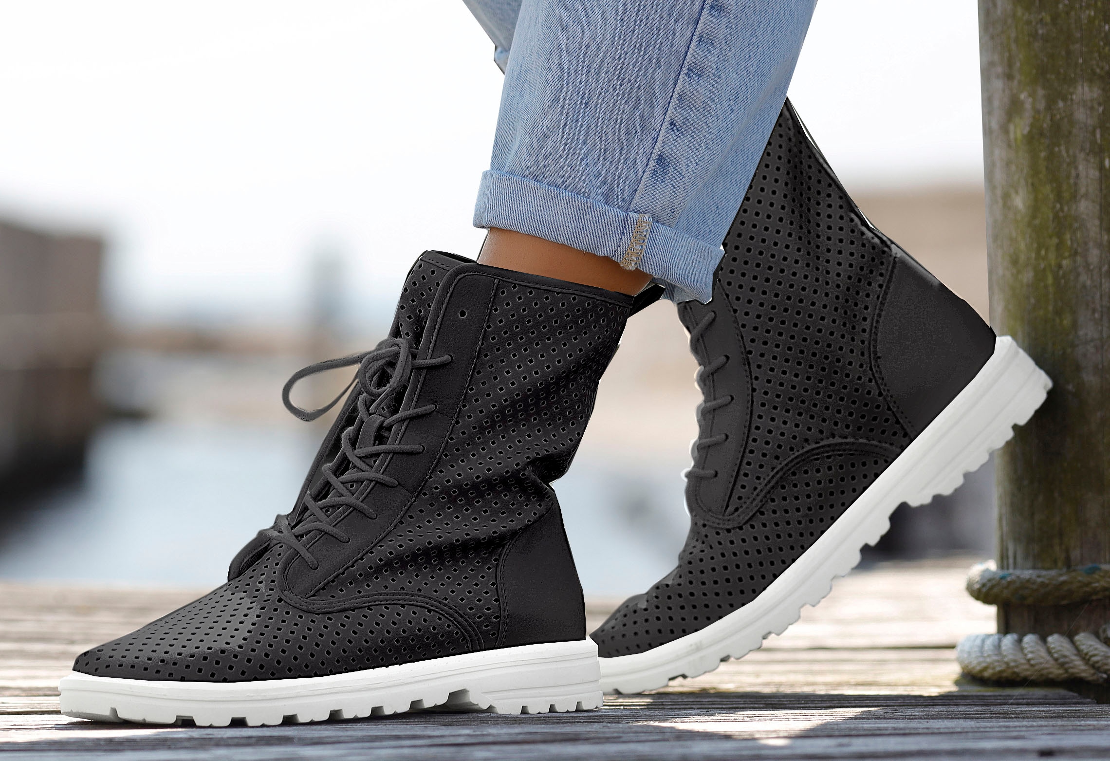 LASCANA Schnürstiefelette, zum Schnüren mit modischen Cut-Outs, Stiefel, Boots, High-Sneaker