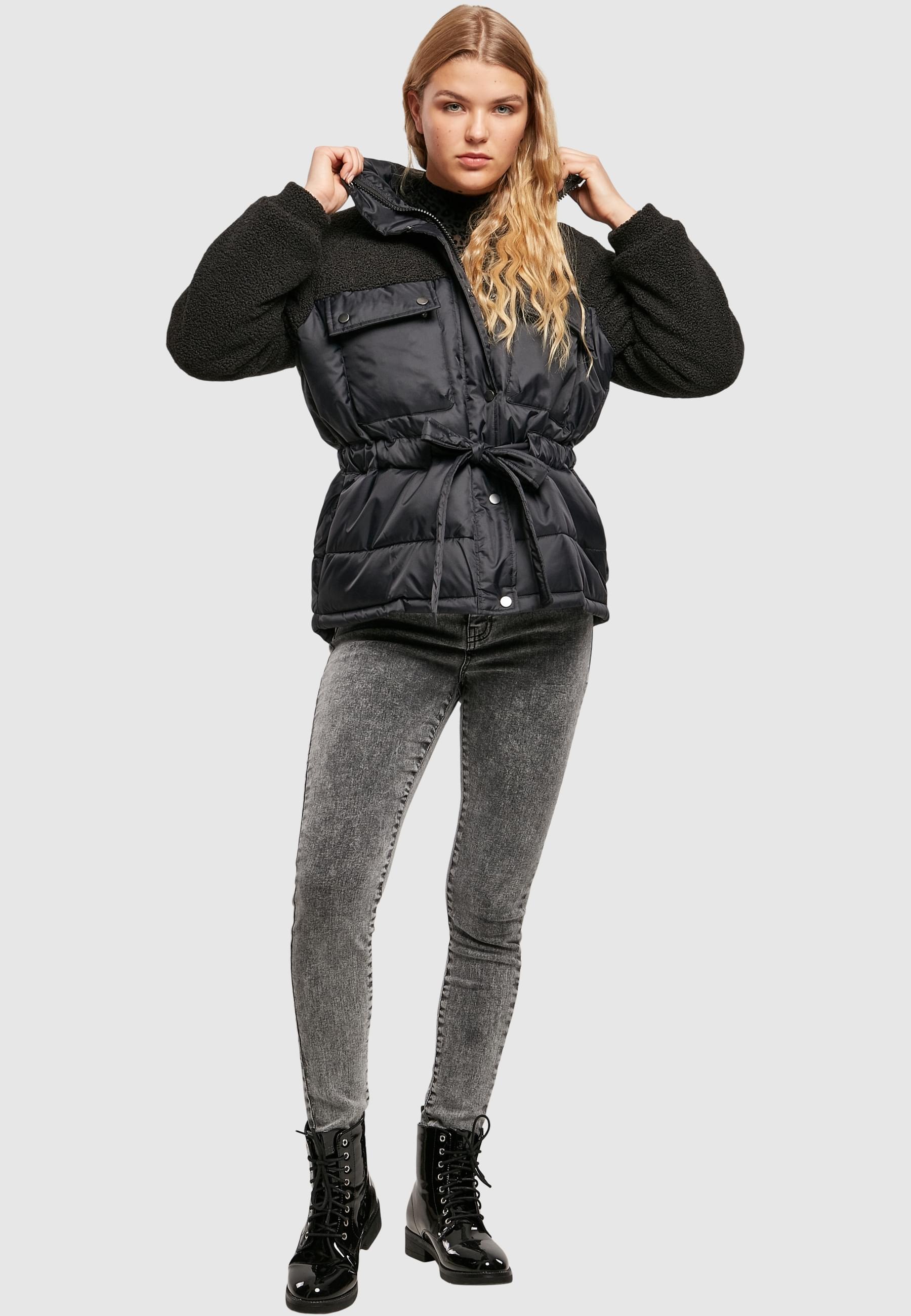 URBAN CLASSICS Winterjacke »Urban Classics Damen Ladies Sherpa Mix Puffer Jacket« 1 Stk. tlg. ohne Kapuze