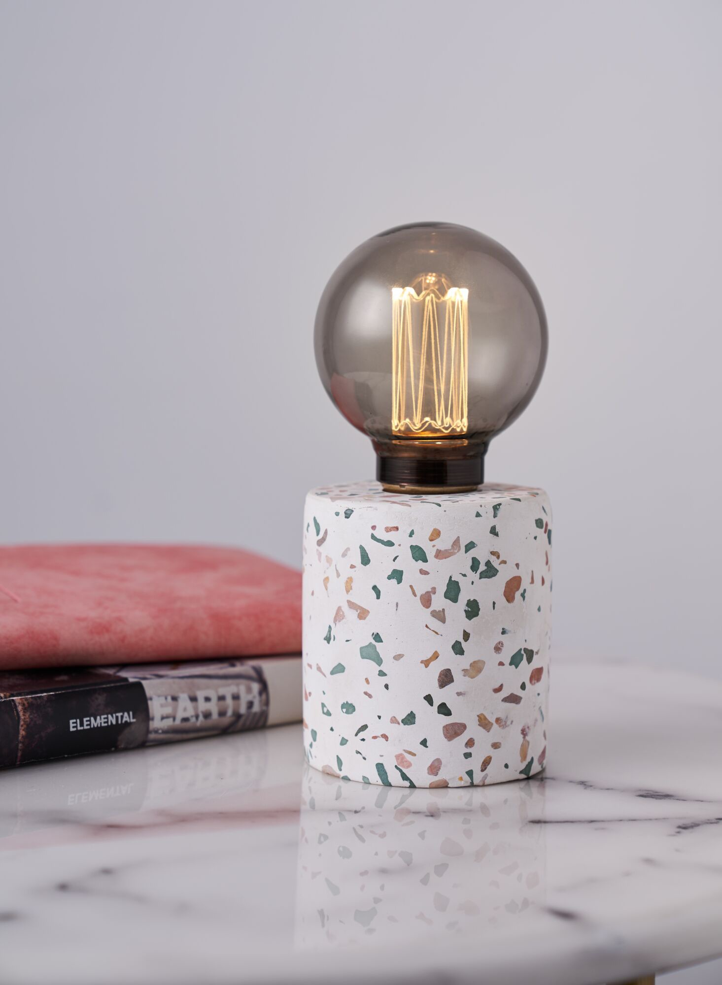 Pauleen Tischleuchte »Elegant Flare«, 1 flammig, Leuchtmittel E27 | ohne Leuchtmittel, E27, Timer, Batterie, Terrazzo, Beton/Glas
