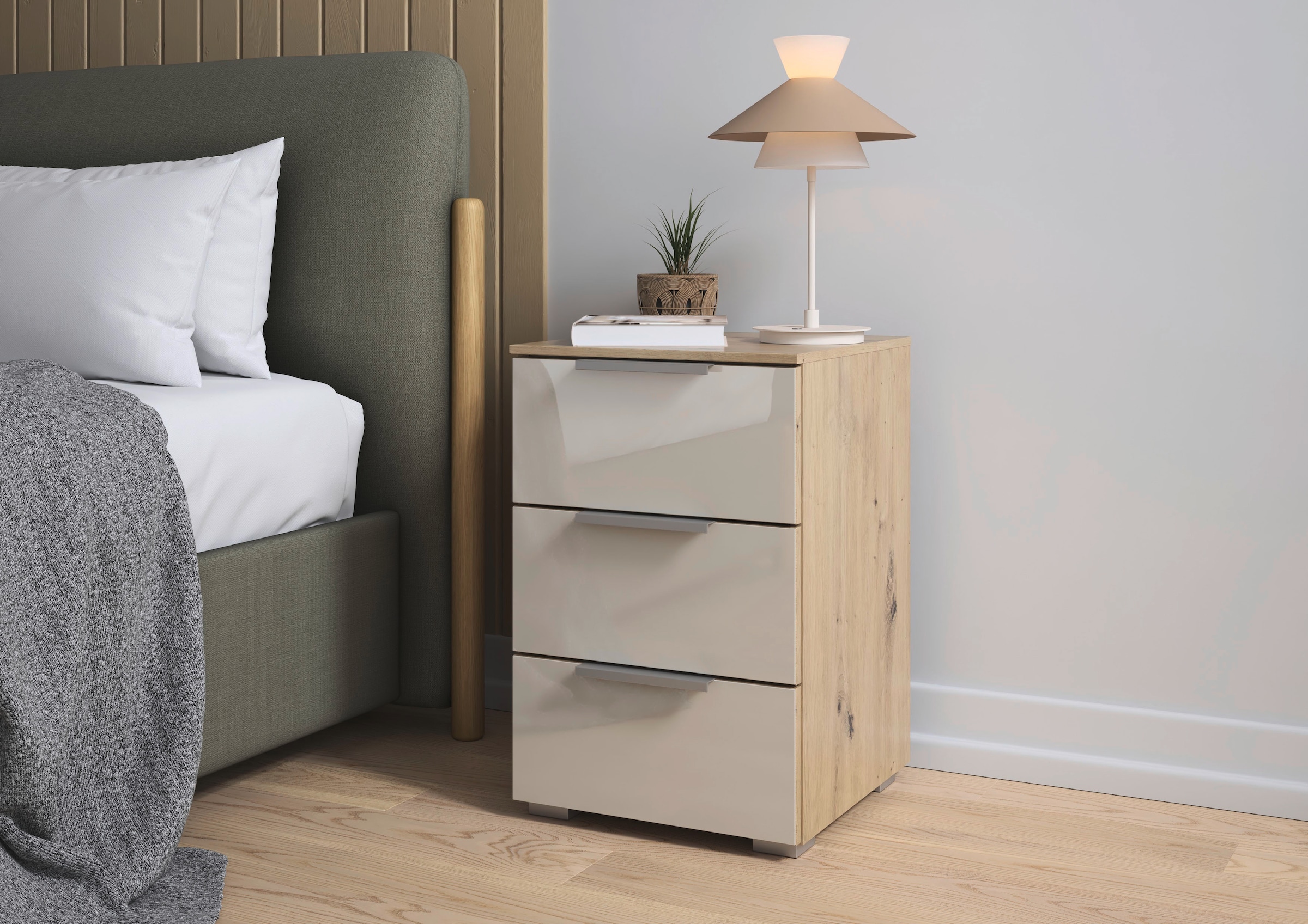 rauch Nachtkommode »Nachttisch Nachtkonsole Nachtschrank KOLUNA mit Glasfront« Breite 40 cm,  mit 3 geräumigen Schubladen für viel Stauraum MADE IN GERMANY