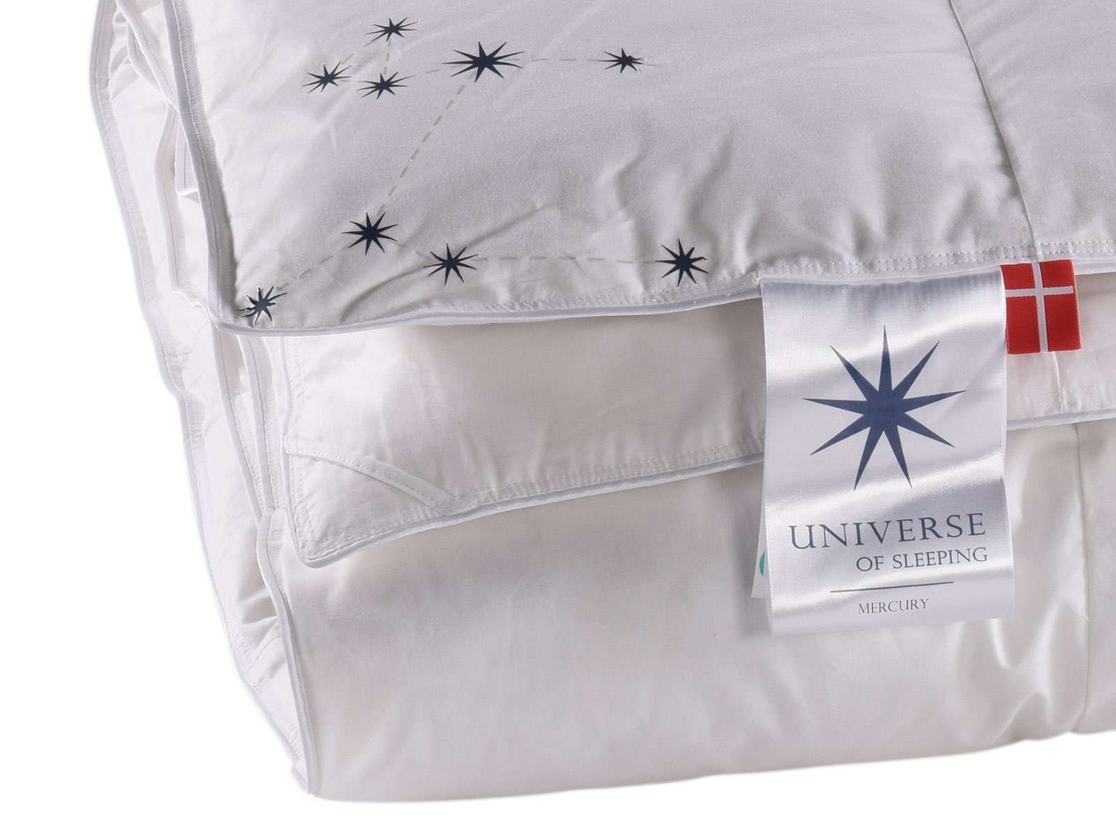 Universe of sleeping Daunenbettdecke »Mercury, natürliche Materialien, Made in Denmark«, leicht, Füllung neue, weiße Entendaunen & Federn, Klasse I, Bezug Baumwolle, (1 St.), Hochwertige Bettdecke, 3 Wärmeklassen, individuelles Schlafkomfort