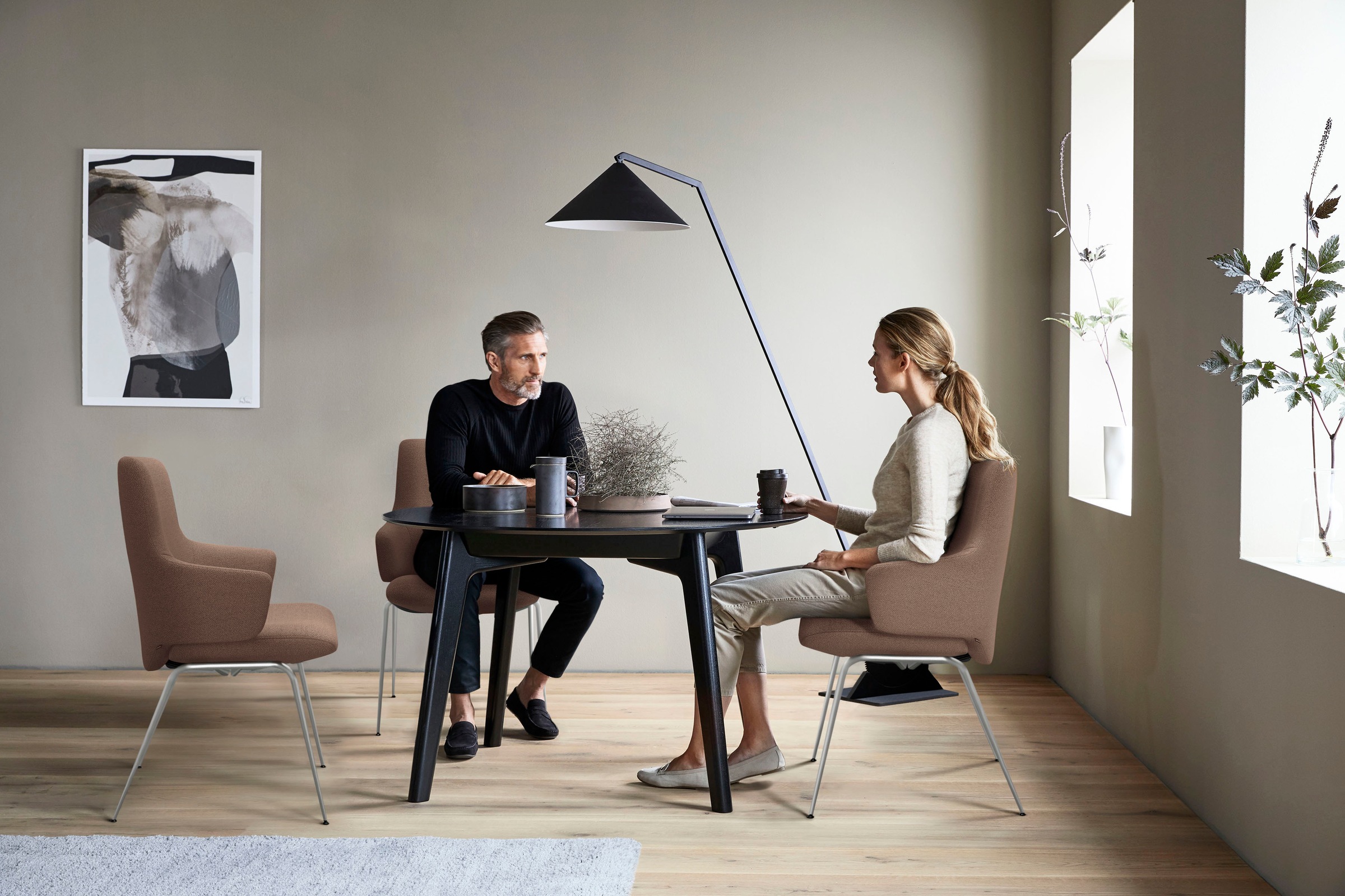 Stressless® Polsterstuhl »Laurel«, ROHLEDER Stoff Q2 FARON, Low Back mit Armlehne, Größe L, mit Beinen aus Stahl in Schwarz matt