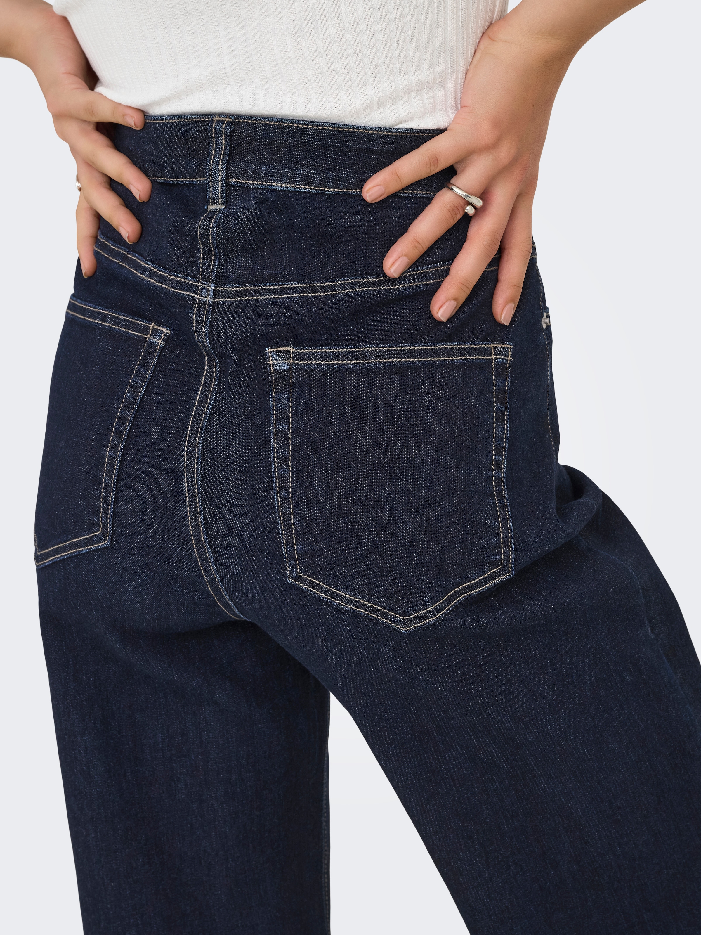 ONLY High-waist-Jeans »ONLJUICY-WAUW HW WIDE DNM GUA334 NOOS« Materialmix, high waist, wide fit