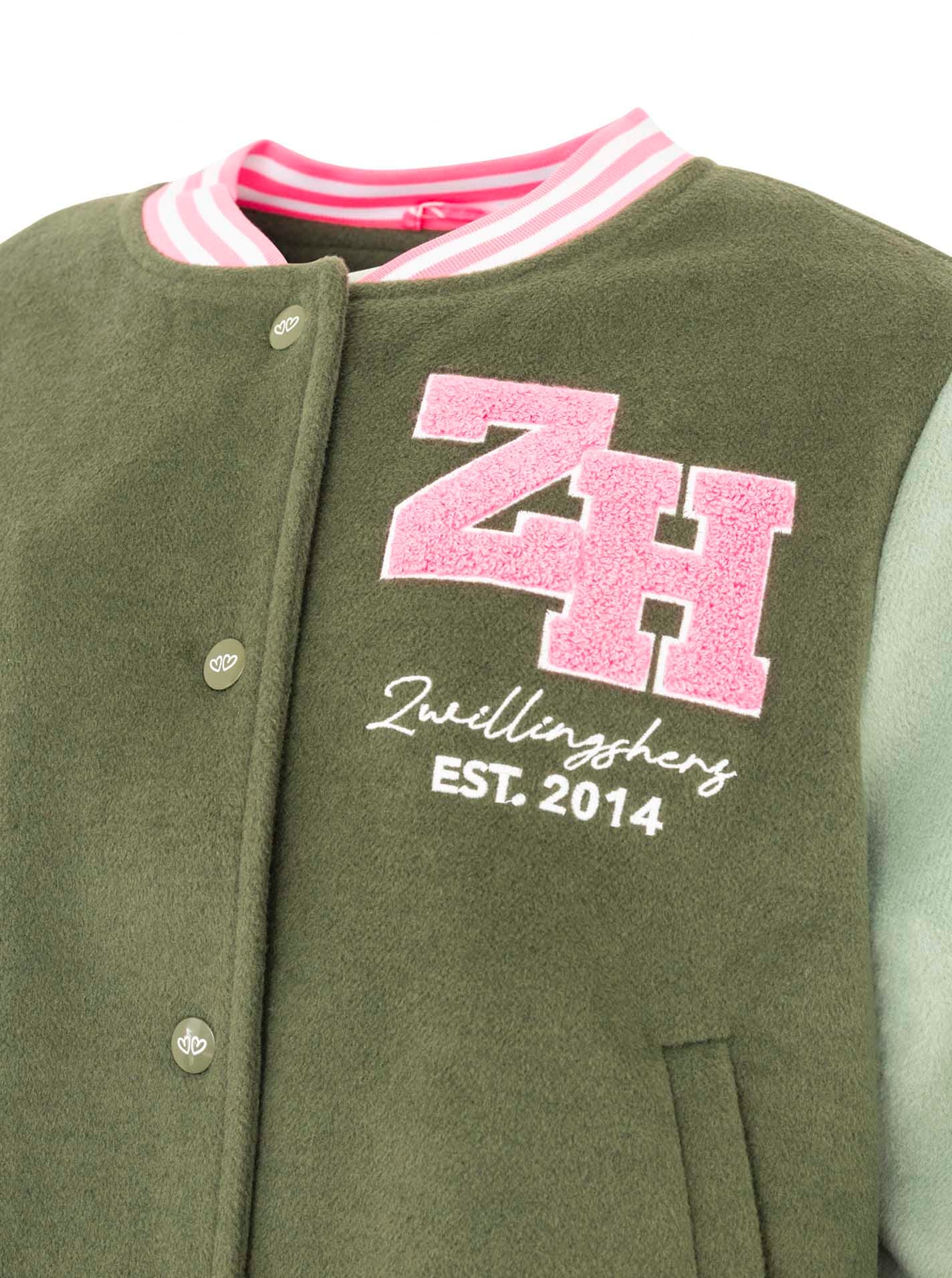 Zwillingsherz Bomberjacke »„College Uni“« abgesetzte Ärmel, gestreifte Bündchen, Eingriffstaschen, Aufnäher