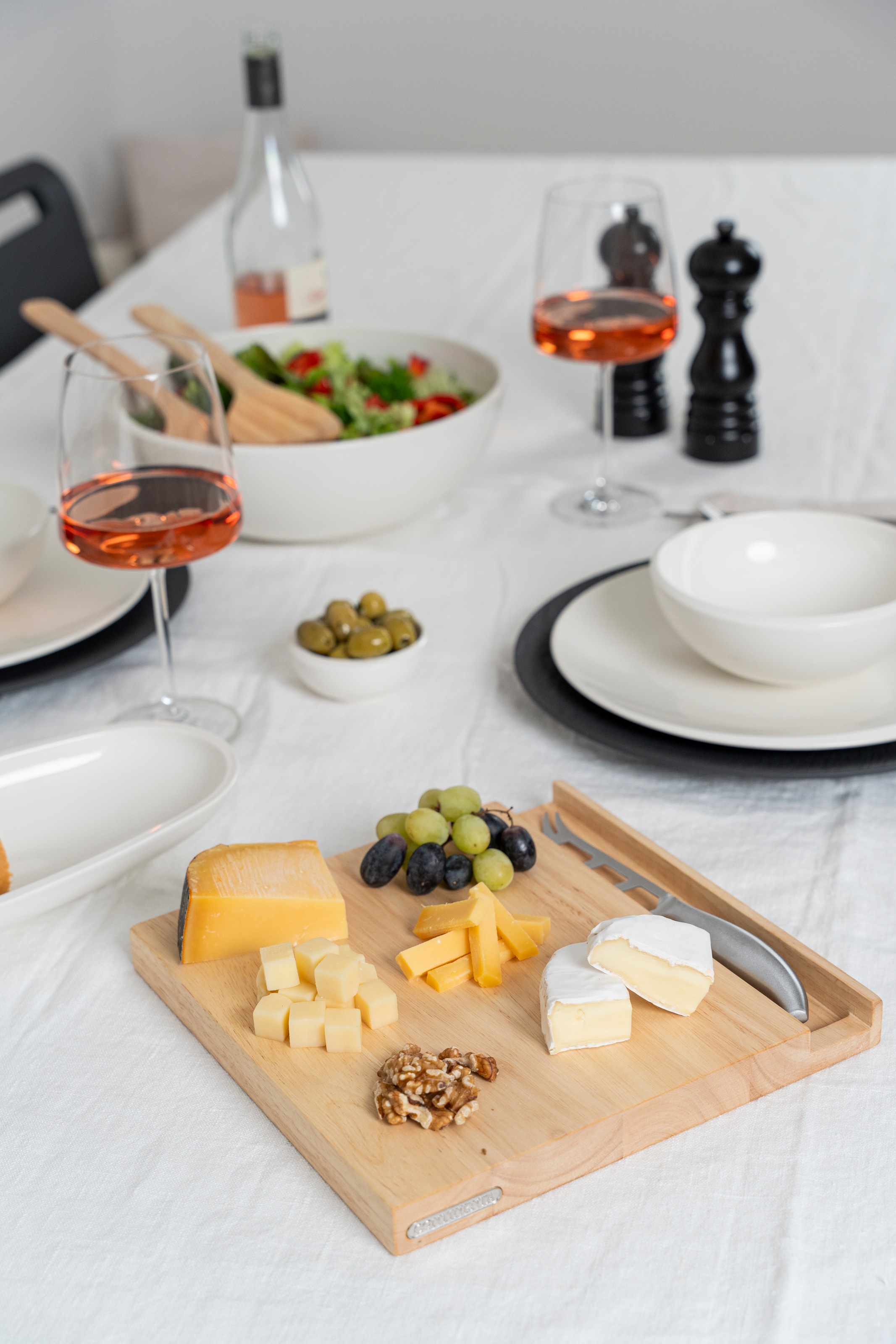 Continenta Käsebrett »mit Messer, Gummibaum« hochwertige Verarbeitung, inkl. Käsemesser