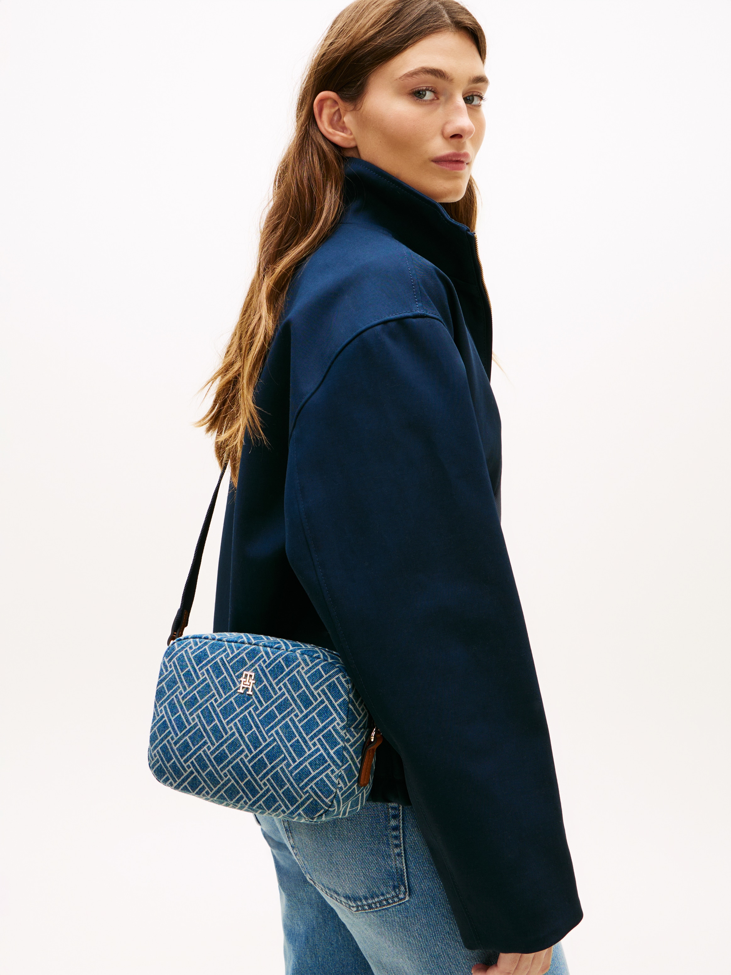 Tommy Hilfiger Mini Bag »POPETTE CAMERA BAG DENIM FLAG« Unisex Schultertasche, Umhängetasche, Clutch mit Allover-Logomuster