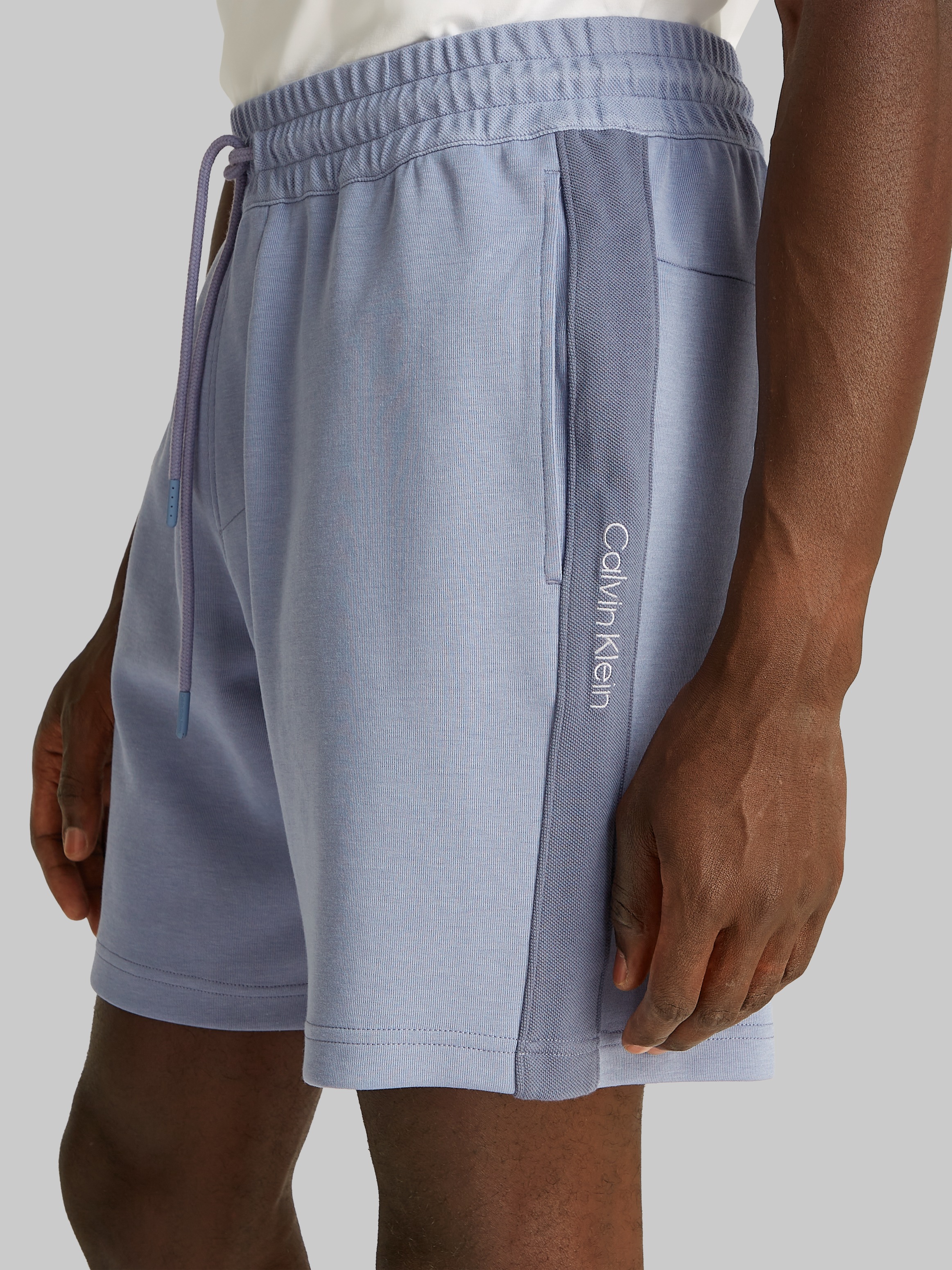 Calvin Klein Jeans Shorts »LOGO TAPE SHORT«, mit Logobändern