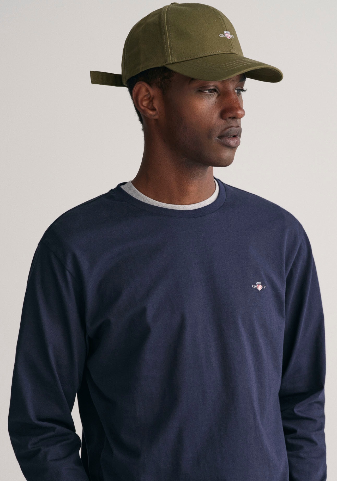 Gant Langarmshirt »REG SHIELD LS T-SHIRT«, mit Logostickerei auf der Brust