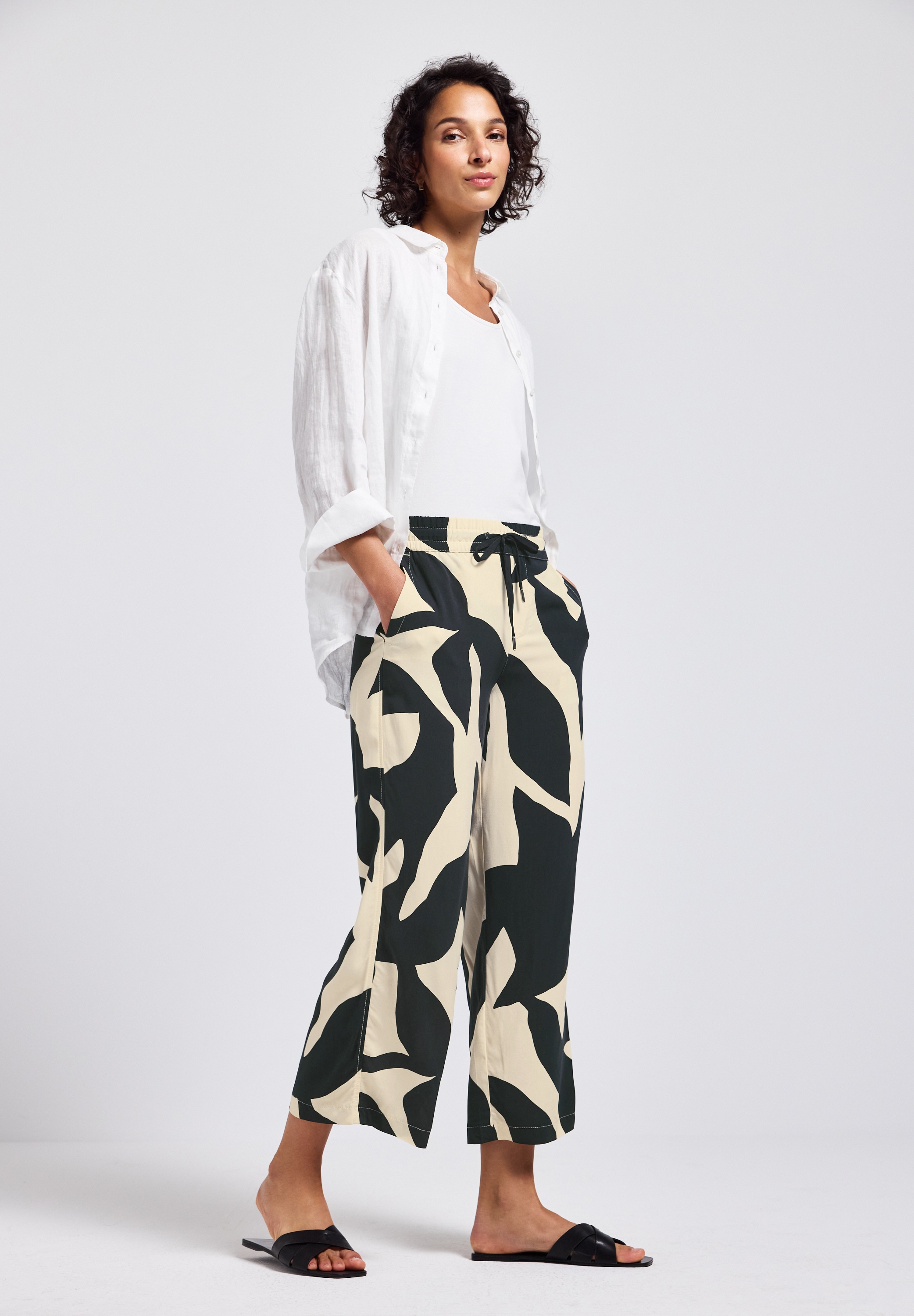 STREET ONE Stoffhose »Style Emee«, Sommerhose mit elastischem Bund und Tunnelzug, mit grafischem Muster