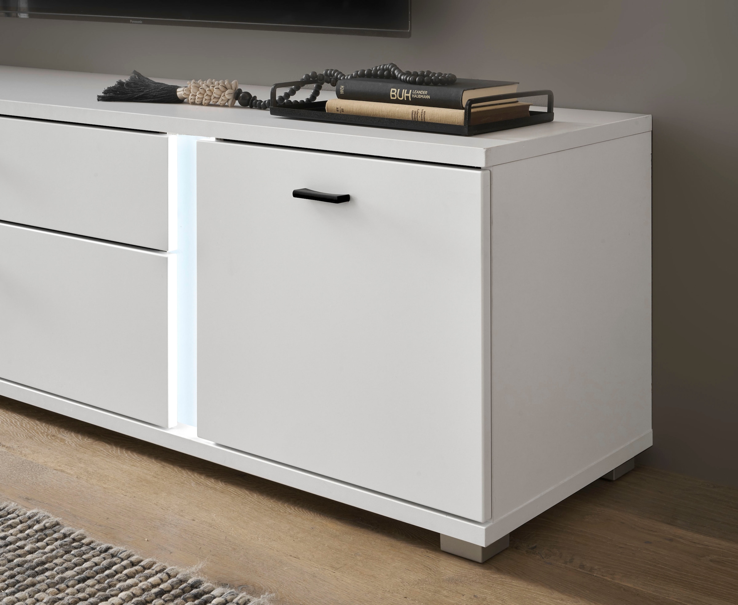 INOSIGN Wohnwand »LONG ISLAND«, (Set, 4 St.), in moderner Trendfarbe,inklusive senkrechter Beleuchtung,Breite 305 cm
