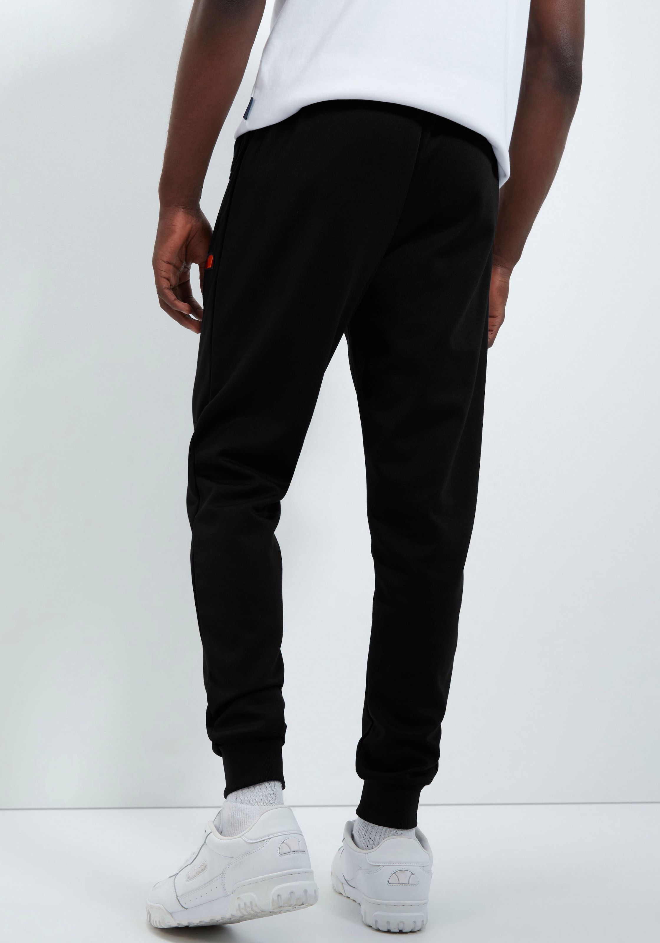Ellesse Sporthose »BERTONI TRACK PANT«  mit Reißverschlusstaschen, aus Baumwolle und Polyester