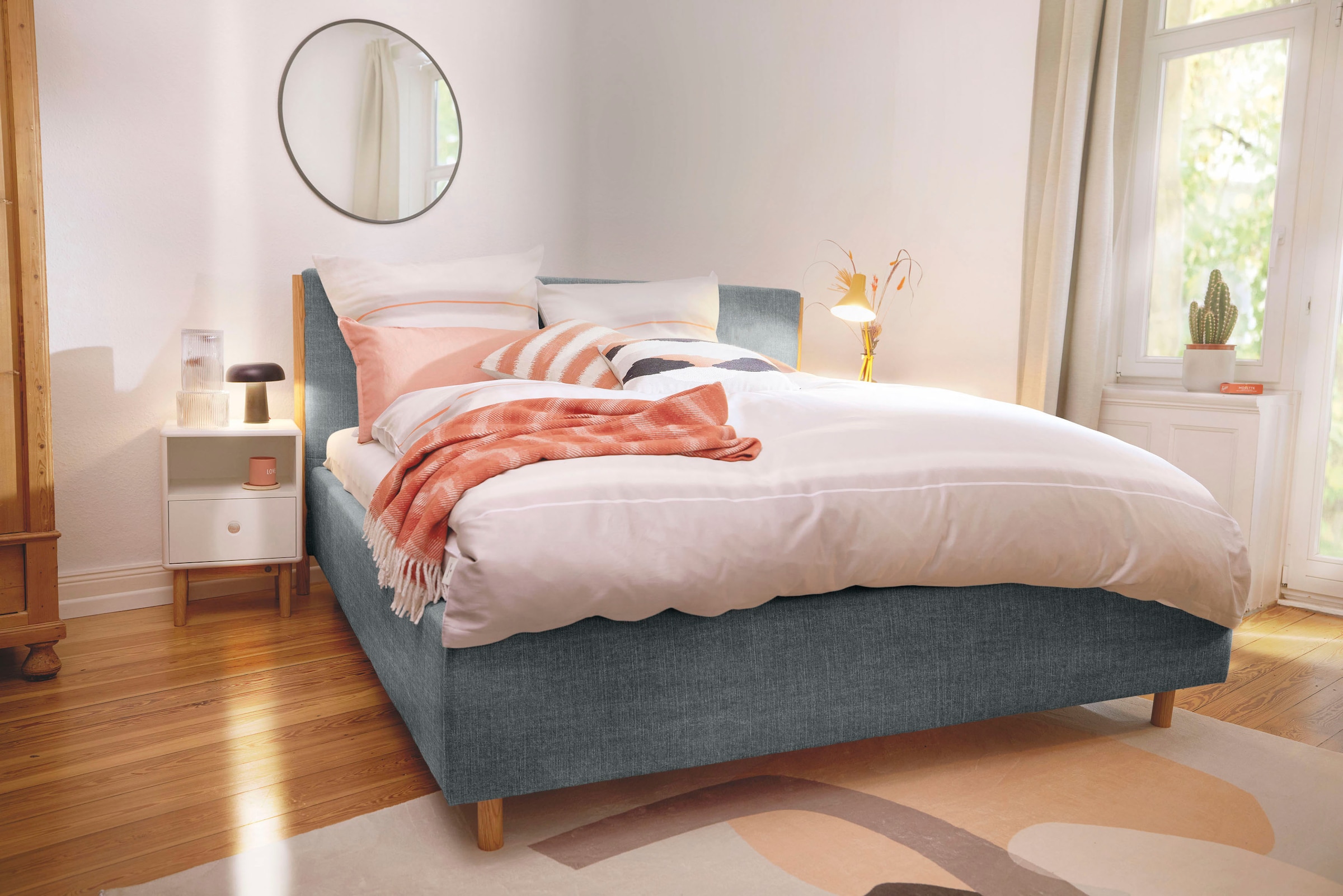 Bild von TOM TAILOR HOME Polsterbett »CALIFORNIA BED«, mit seitlichen Holzakzenten am Kopfteil