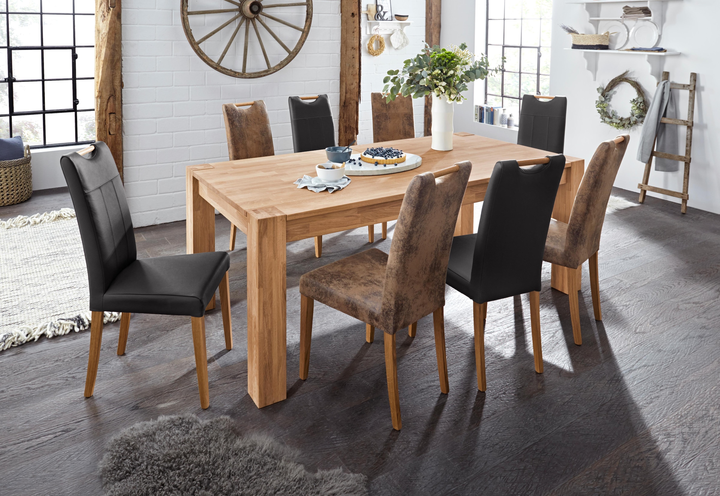 Home affaire Esszimmerstuhl »Roberta Polsterstuhl, Gestell Eiche massiv«, (Set), 2 St., Luxus-Microfaser Vintageoptik, Bezug aus strapazierfähiger Microfaser