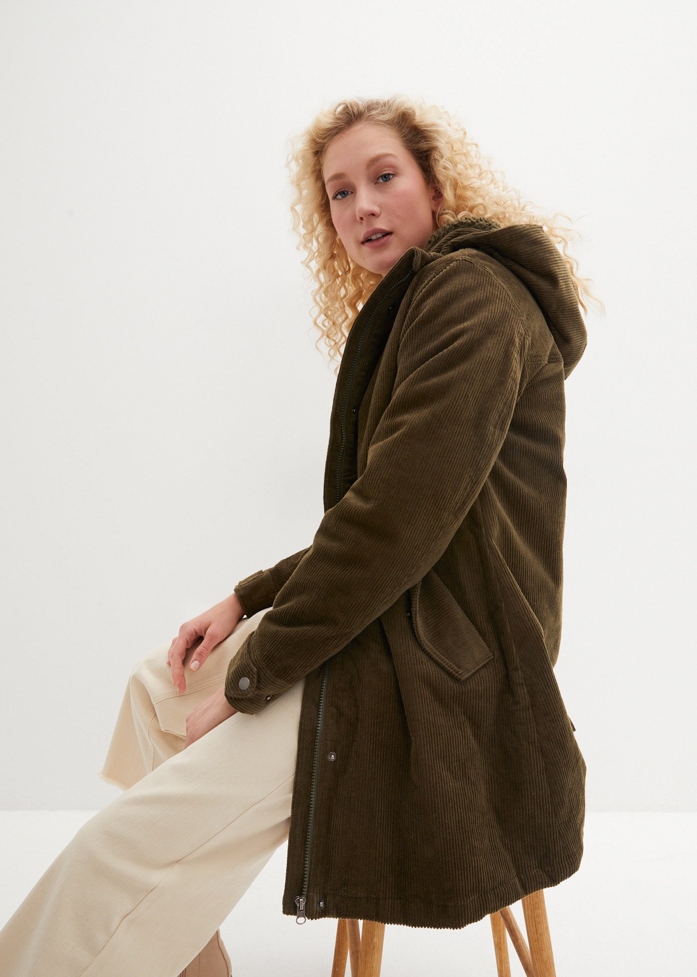 bonprix Parka mit Kapuze dezente A-Linie Passform, teilweise mit kuscheligem Plüschfutter
