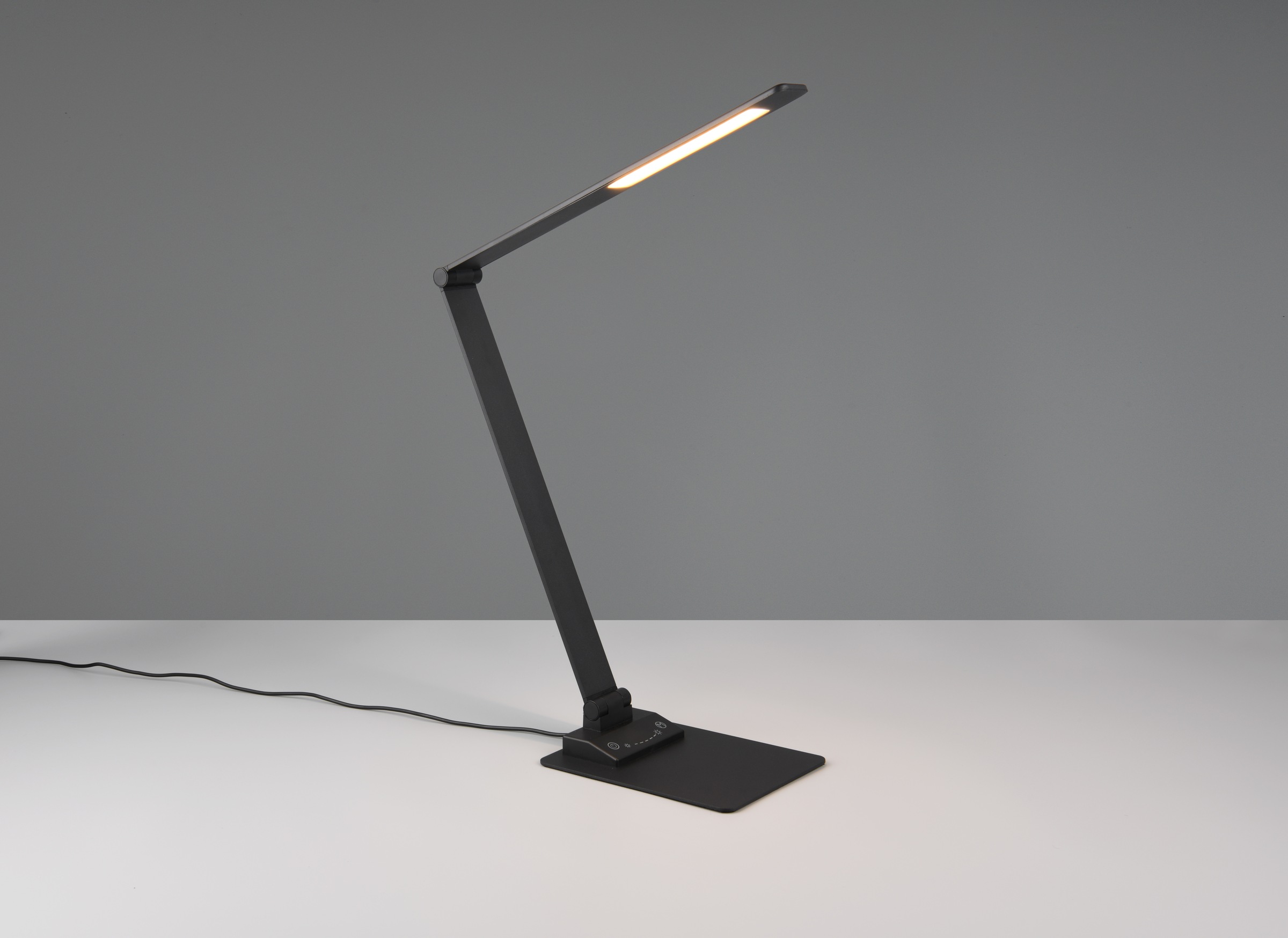 TRIO Leuchten LED Schreibtischlampe »TRAVIS, LED Leselampe 6,5W 650 Lumen CCT Lichtfarbe 3000/5000/6500K« LED-Board 1 Stk. Farbwechsler mit USB-A und USB-C Ladeanschluss, kippbar dimmbar Höhe max 72cm