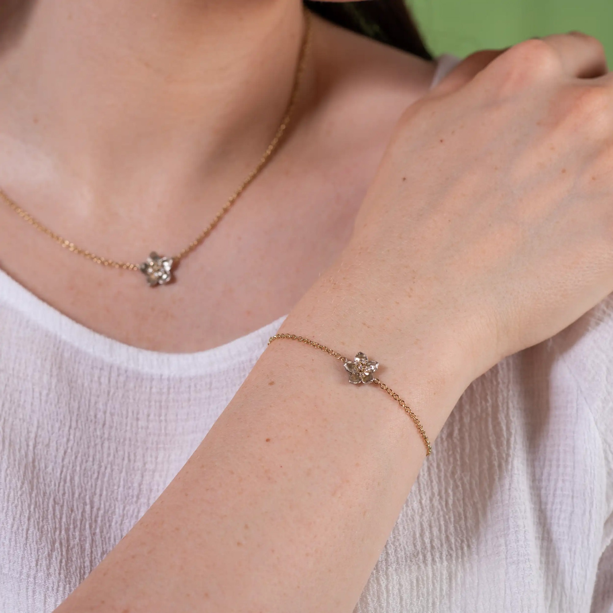 LYOMI Armband »585/- GG/WG Kirschblüte 6 synth. Diam. 0,04ct.«