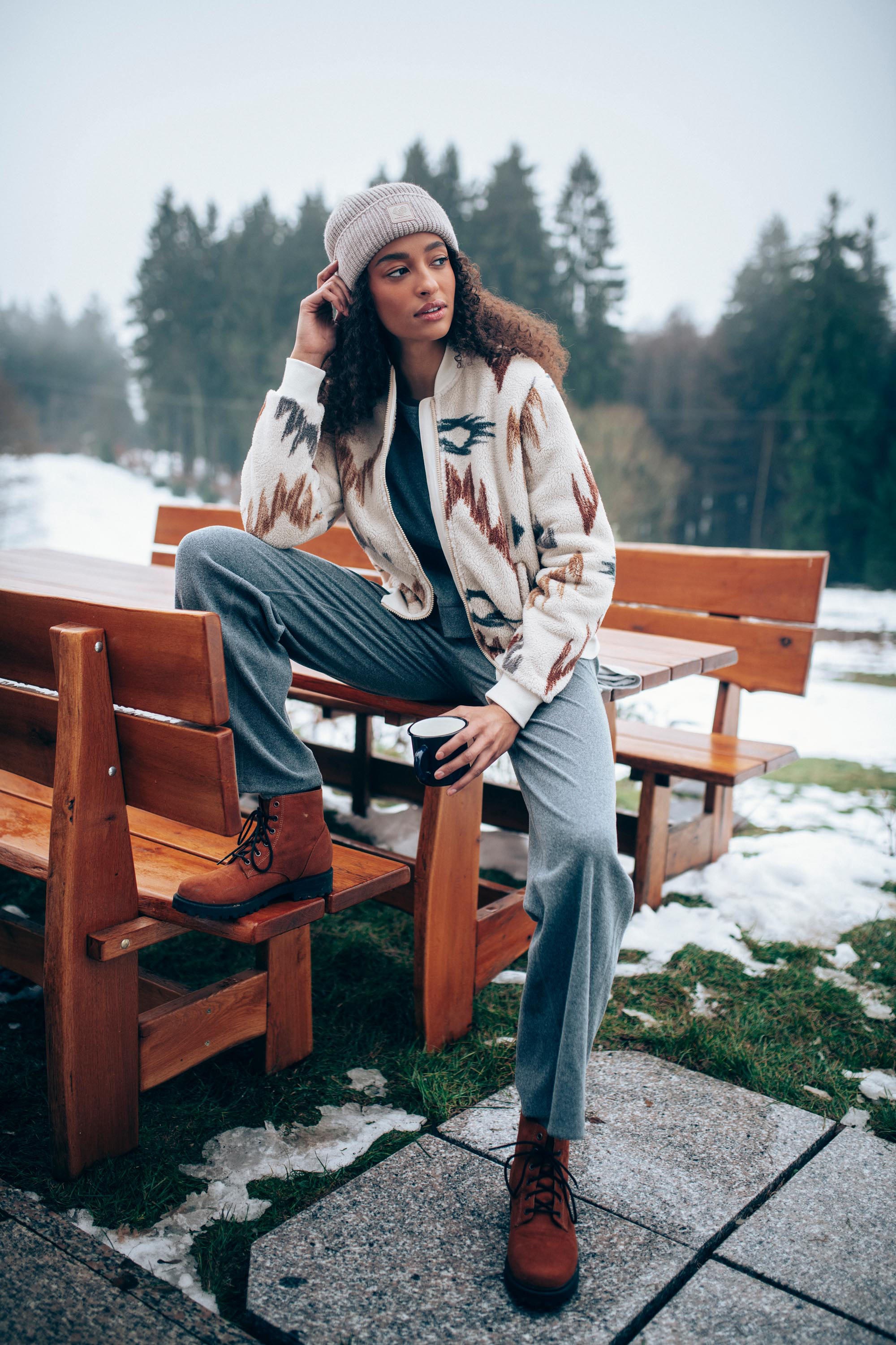 Ragwear Sweatjacke »CAIRRO AZTEC«, aus weichem Teddy Plüsch und Allover Azteken Muster