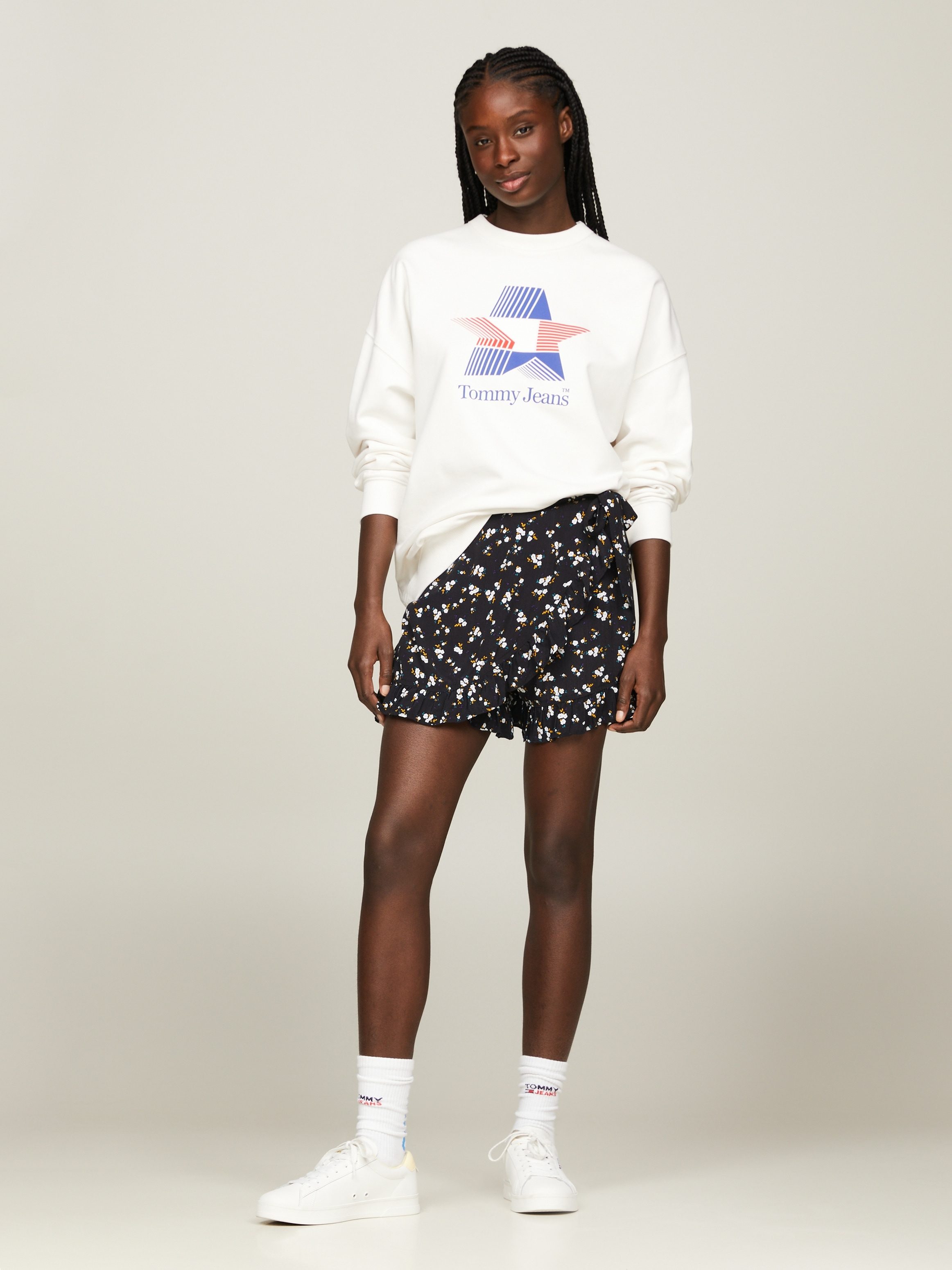 Tommy Jeans Hosenrock »TJW FLORAL RUFFLE WRAP SKORT«, Webrock mit Tommy Jeans Markenlabel