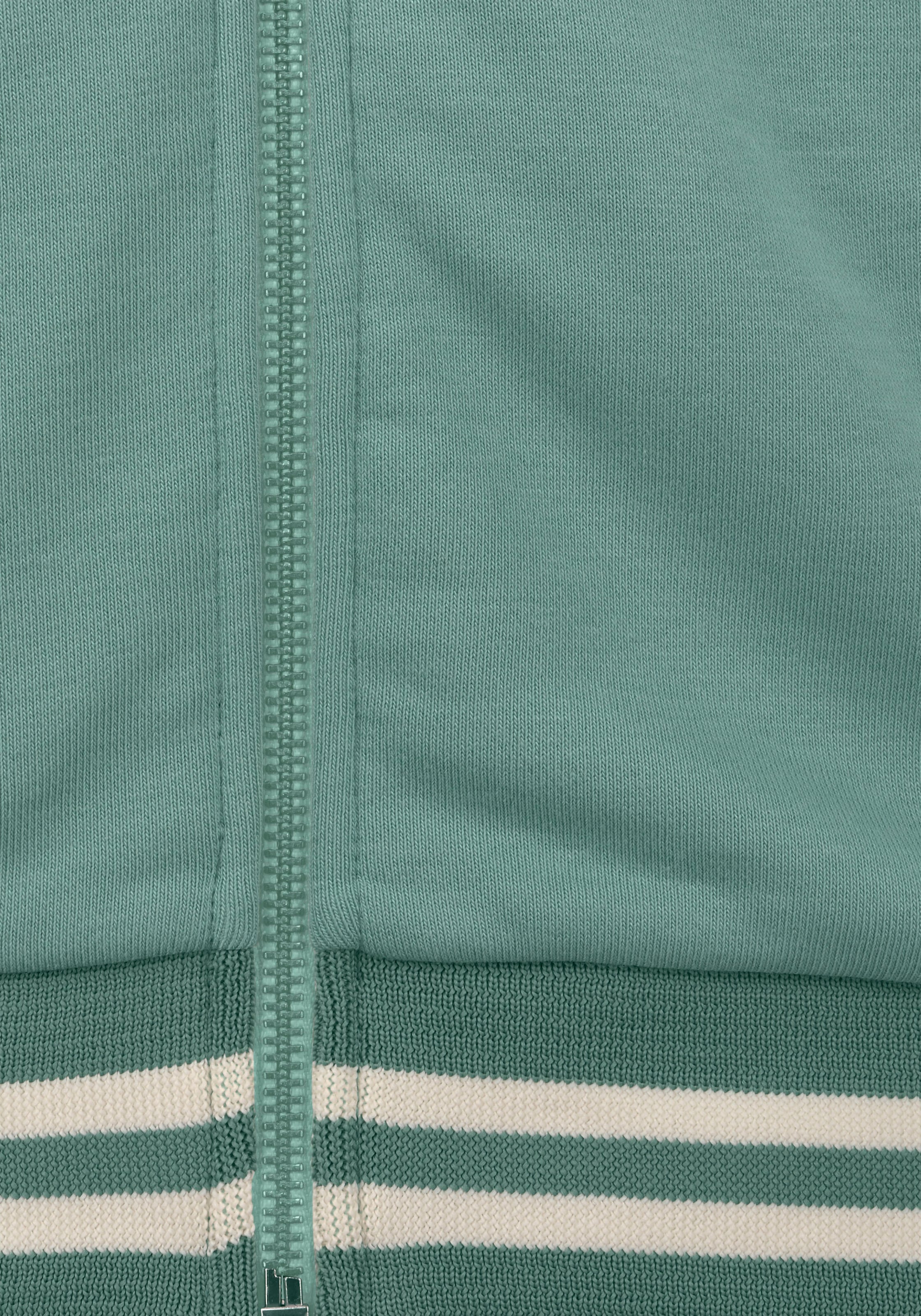 Bench. Kapuzensweatjacke, mit gestreiften Bündchen und Glanzprint, Loungewear, Loungeanzug