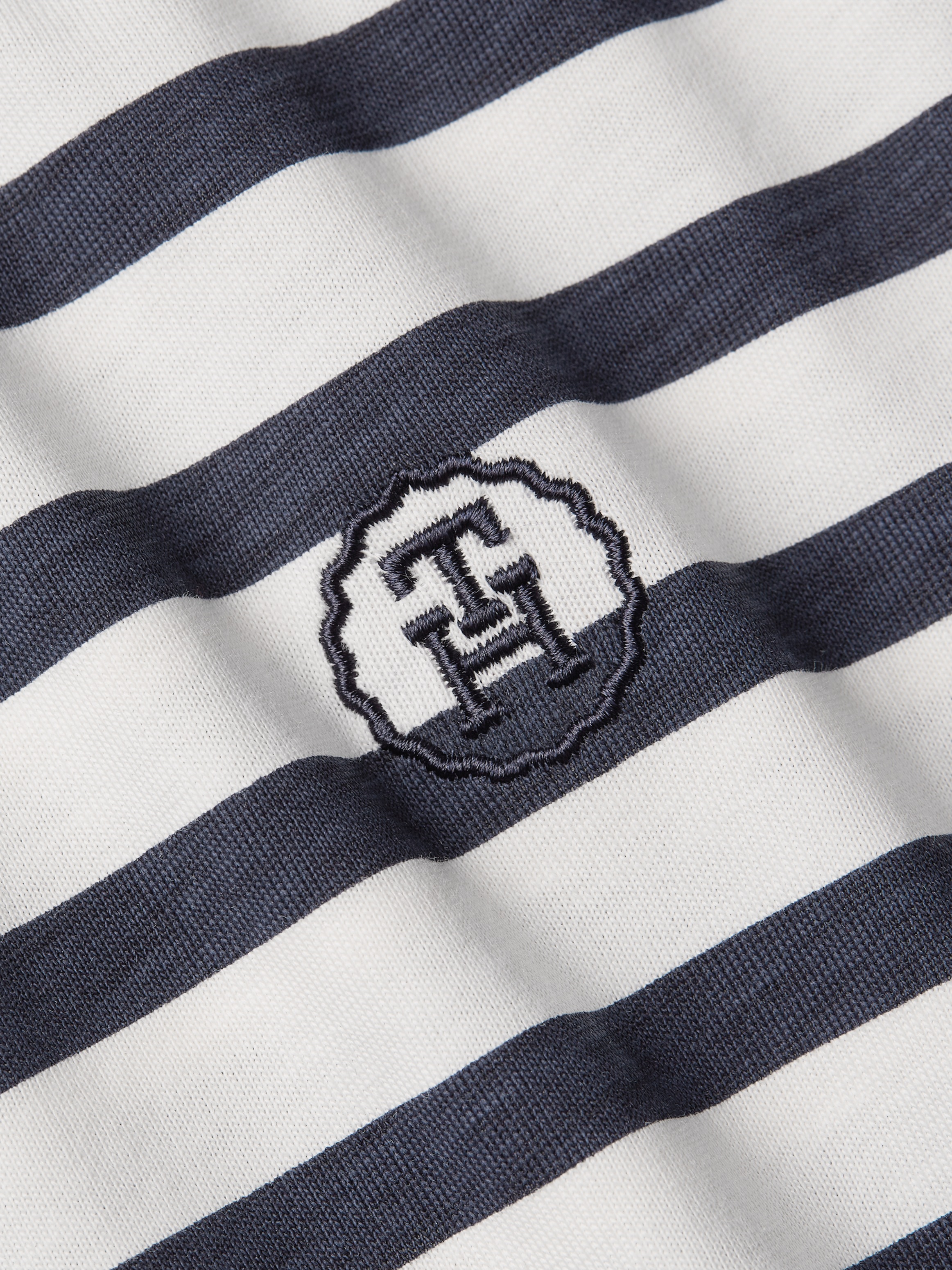 Tommy Hilfiger Langarmshirt »MODERN REG STRIPE C-NK LS«, in gestreifter Optik mit Tommy Hilfiger Markenlabel