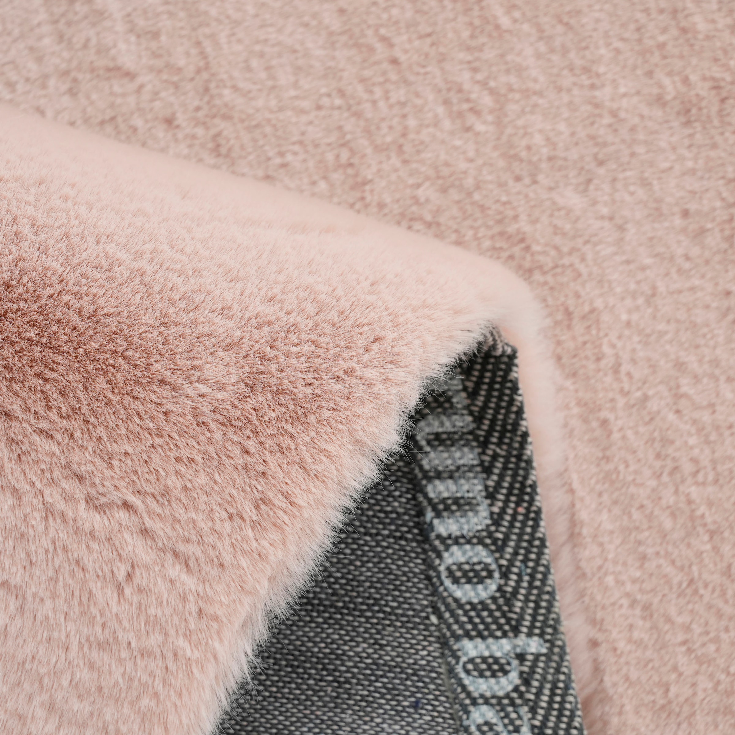 Bruno Banani Hochflor-Teppich »Rabbit 2 Bean, Kunstfell Teppich, Modern, besondere Form«, U-förmig, 25 mm Höhe, Kaninchenfell-Haptik, Microfaser, Wohnzimmer, Schlafzimmer, Esszimmer