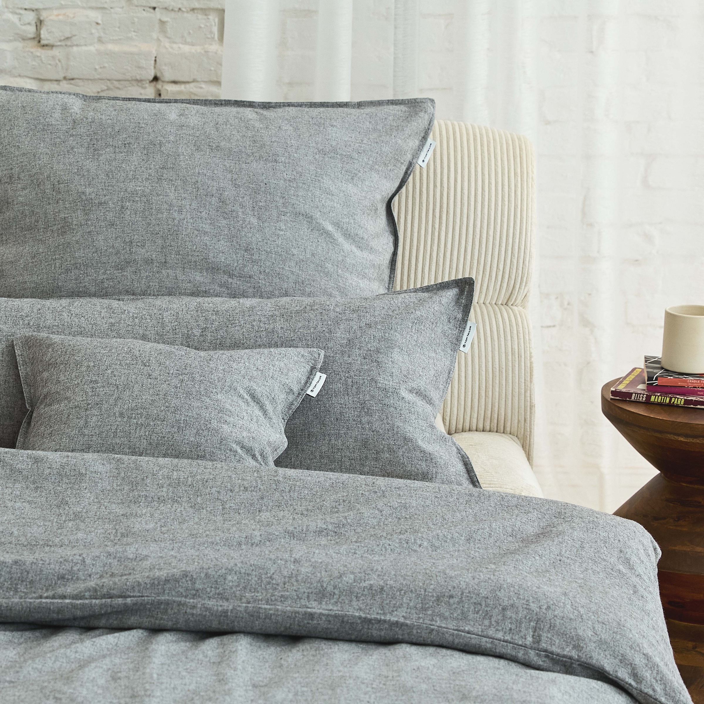 TOM TAILOR HOME Bettwäsche »WOVEN MELANGE in Gr. 135x200cm oder 155x220cm«, new bedroom, Doppelnaht am Kissen, gewebtes Label