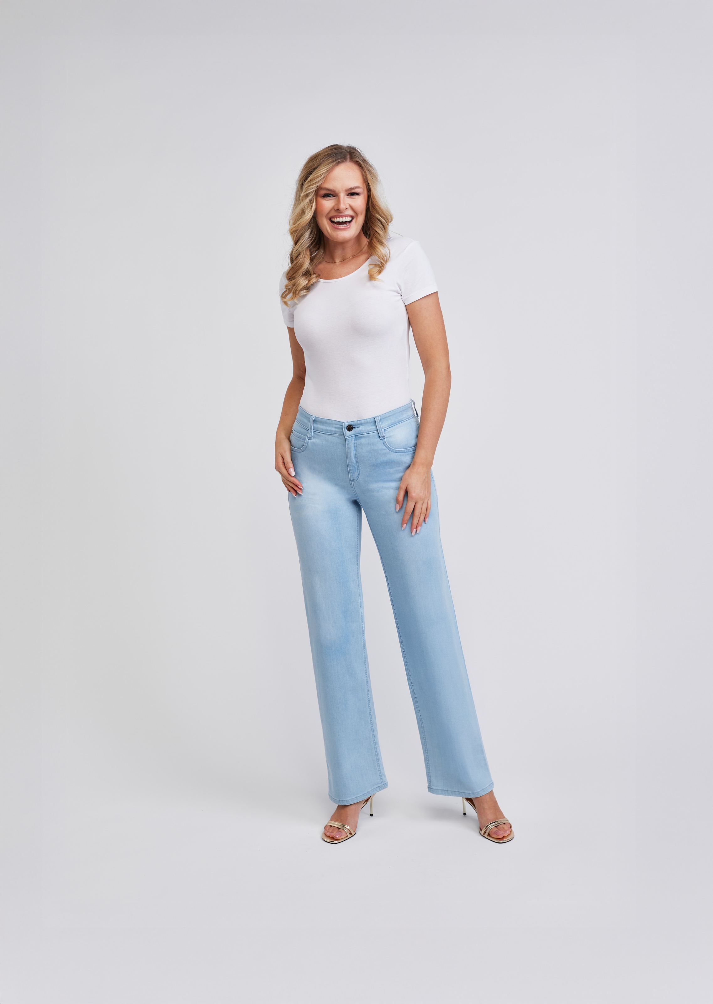 wonderjeans 5-Pocket-Jeans »Relaxed Straight« Cool, modern und vielseitig zu stylen