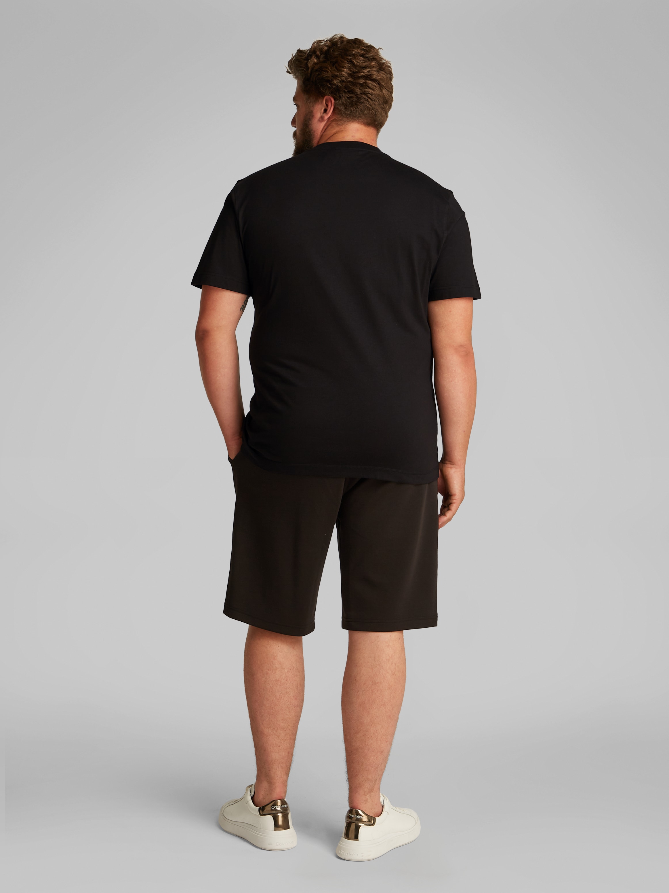 Calvin Klein Jeans Plus T-Shirt »PLUS WOVEN LABEL REGULAR TEE«, in großen Größen, mit kleinem Logo-Patch