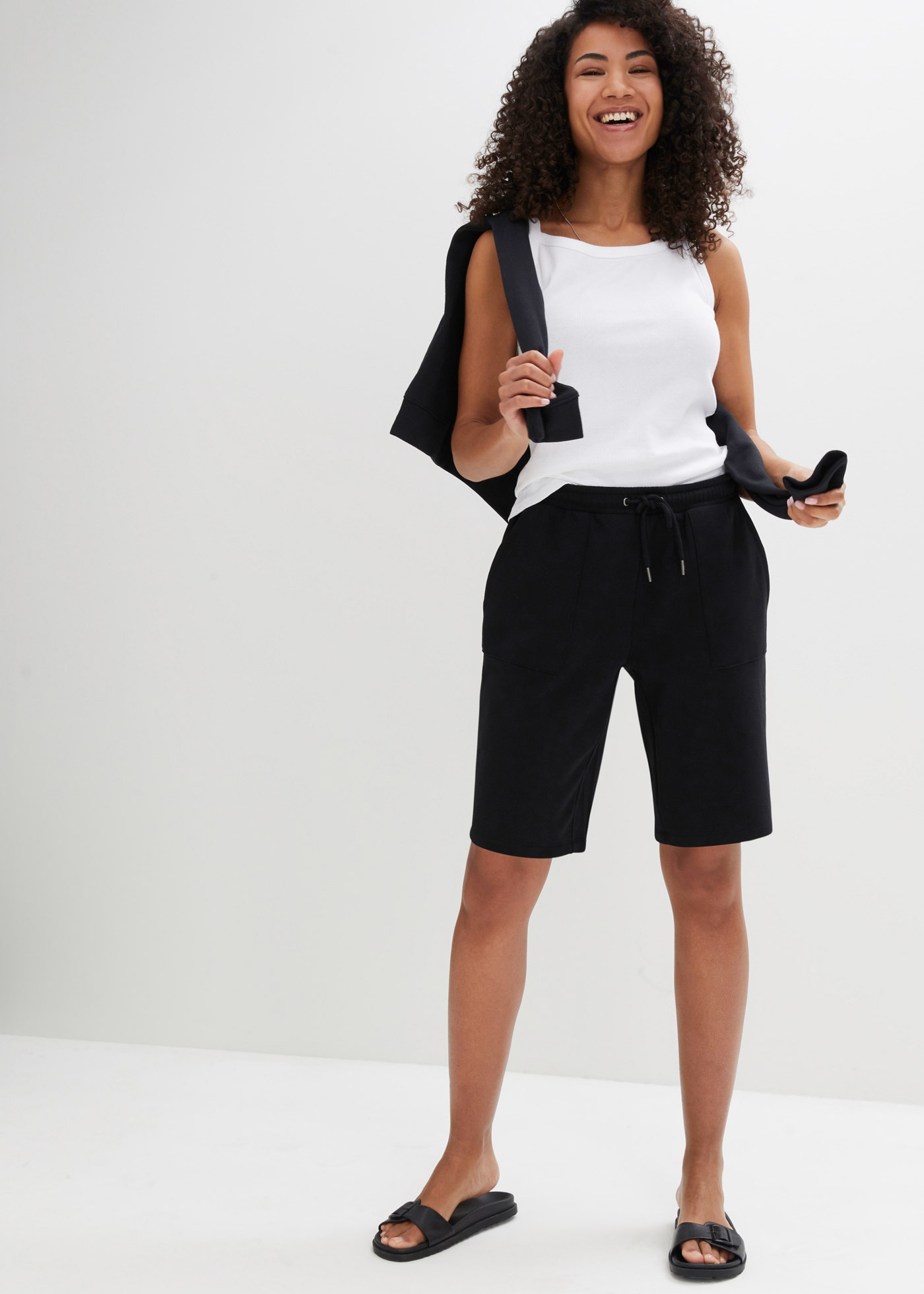 bonprix Sweatshorts  aus überwiegend Baumwolle, mit großem Taschen, lockere Passform