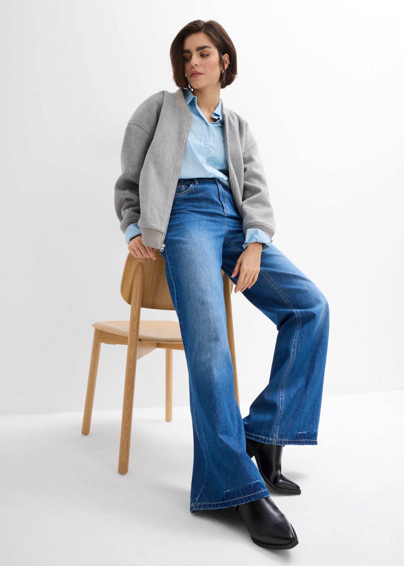 bonprix Weite Jeans weite Passform, 5-Pocket-Design, elastischer Bequembund, hohe Bundhöhe