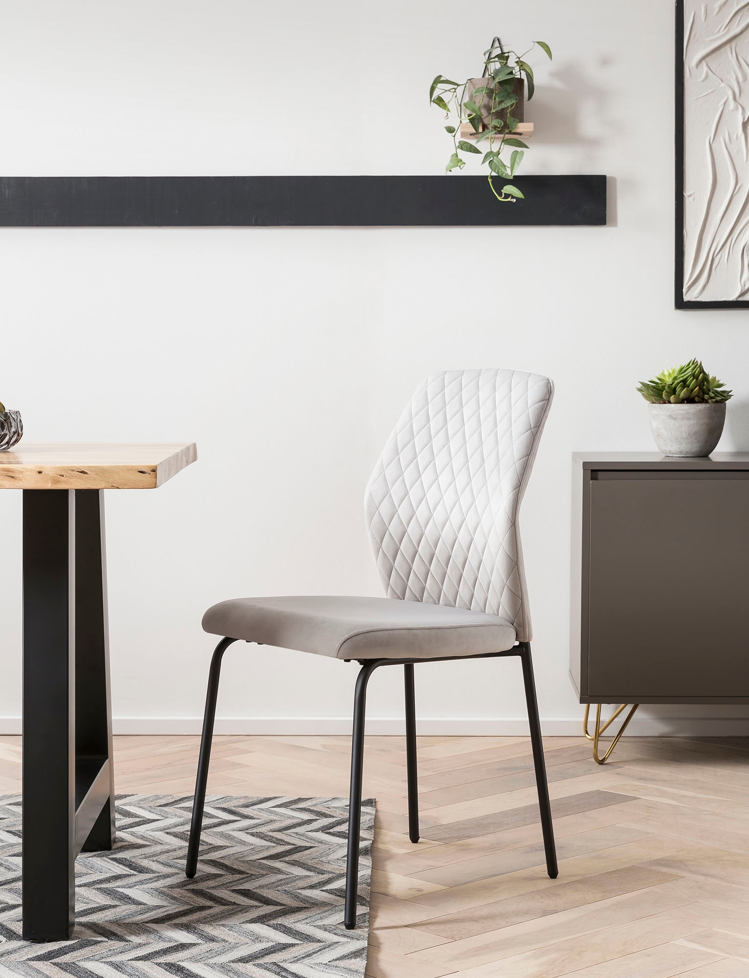 SALESFEVER 4-Fußstuhl »Esszimmerstuhl mit elegantem Stil« (Set) 2 Stk.2er Set mit eleganter Wabensteppung im Rücken Hellgrau, Schwarz + Schwarz