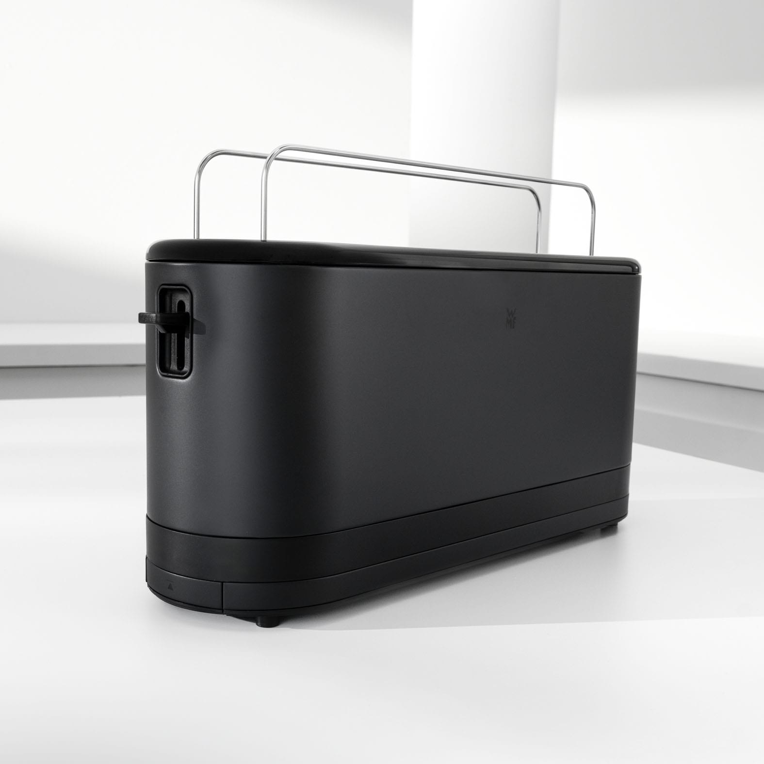 WMF Toaster »KÜCHENminis Deep Black, Lanschlitztoaster, mit Brötchenaufsatz« 1 langer Schlitz für 2 XXL-Toastscheiben 900 W 7 variable Bräunungsstufen, Brotzentrierung, Krümelschublade
