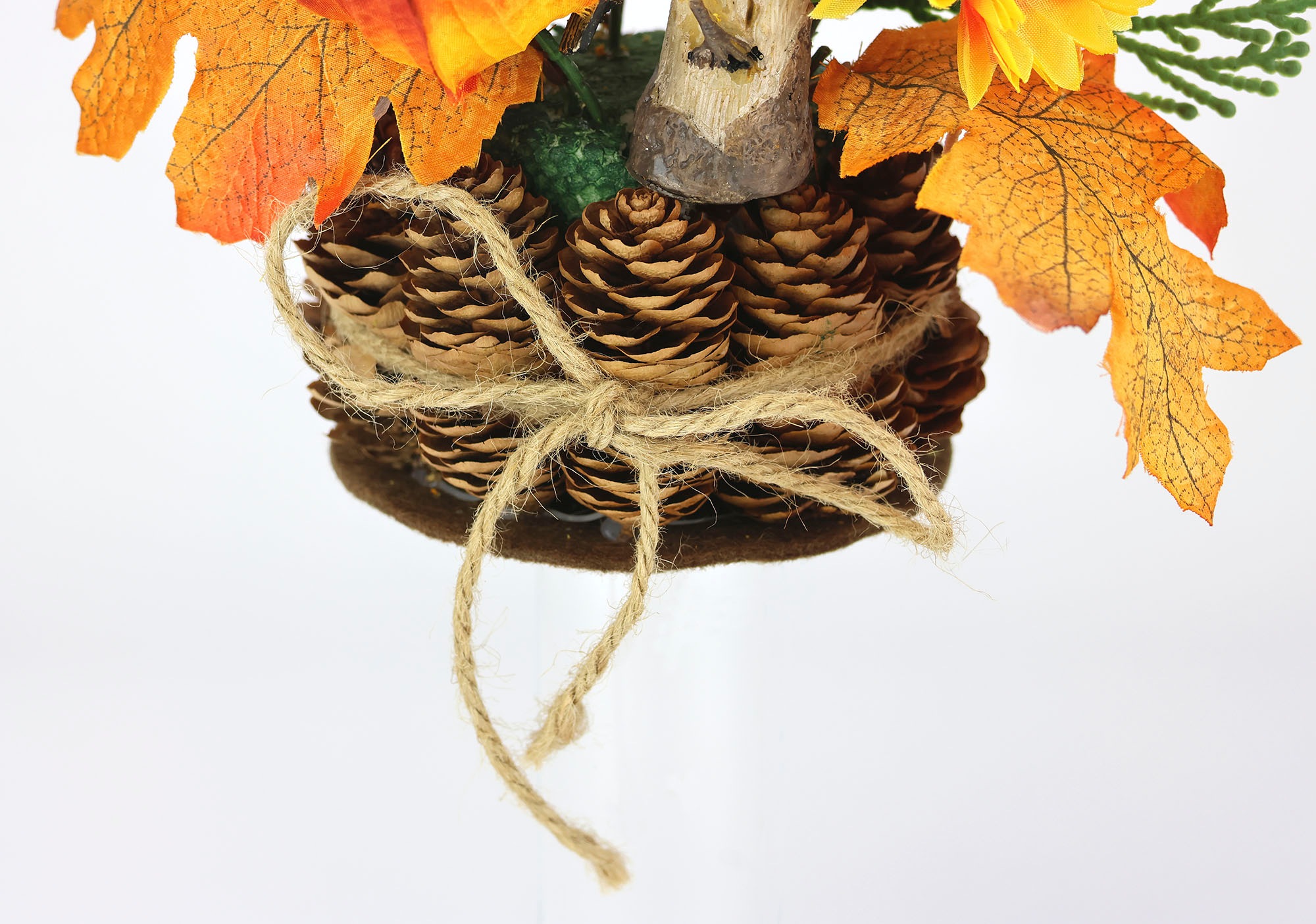 I.GE.A. Kunstblume »Herbstgesteck Chrysanthemen«, Im Zapfentopf mit Physalis, Eule, Herbstlaub