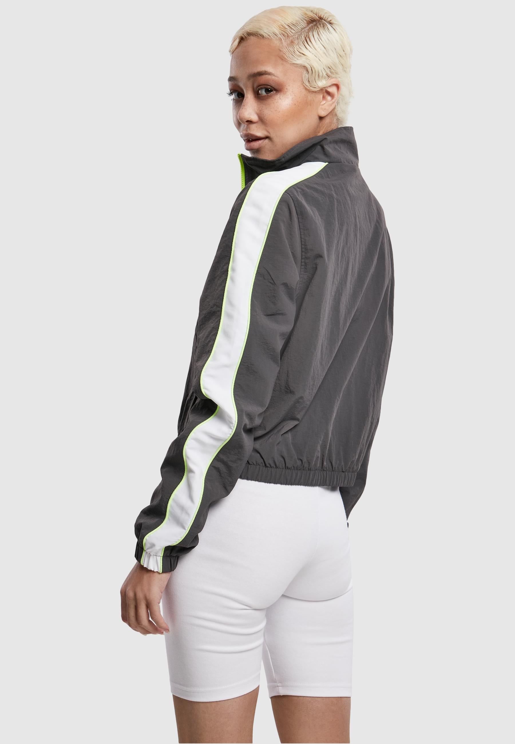 URBAN CLASSICS Allwetterjacke »Urban Classics Damen Ladies Short Piped Track Jacket« 1 Stk. tlg. ohne Kapuze