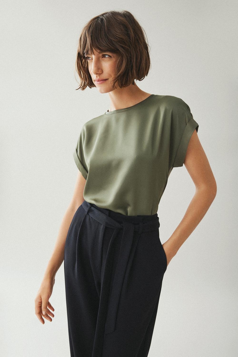 Vila Kurzarmshirt »VIELLETTE S/S SATIN TOP - NOOS«, Satin Optik