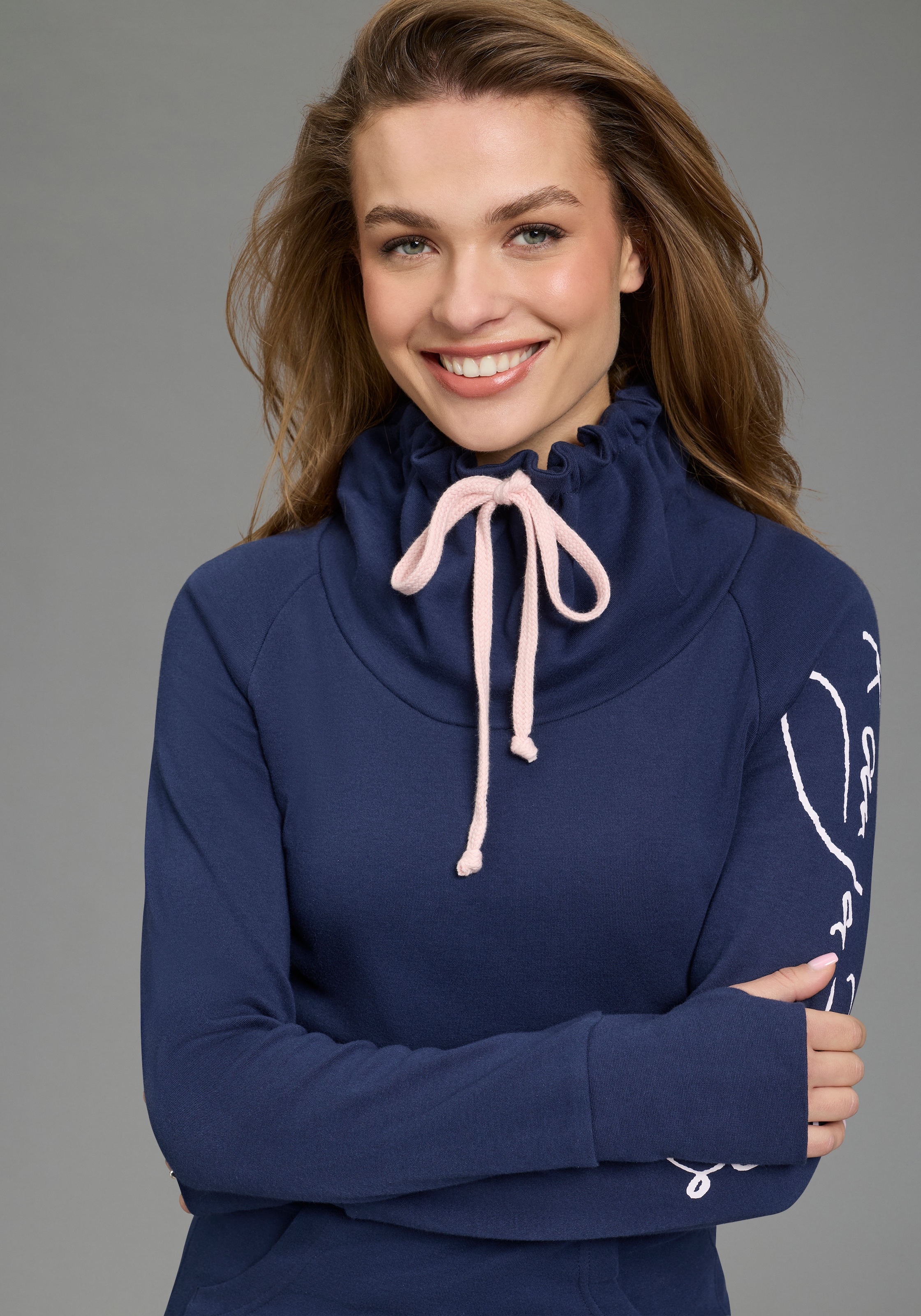 KangaROOS Longsweatshirt , figurbetonter Schnitt,  mit stylischem Logodruck
