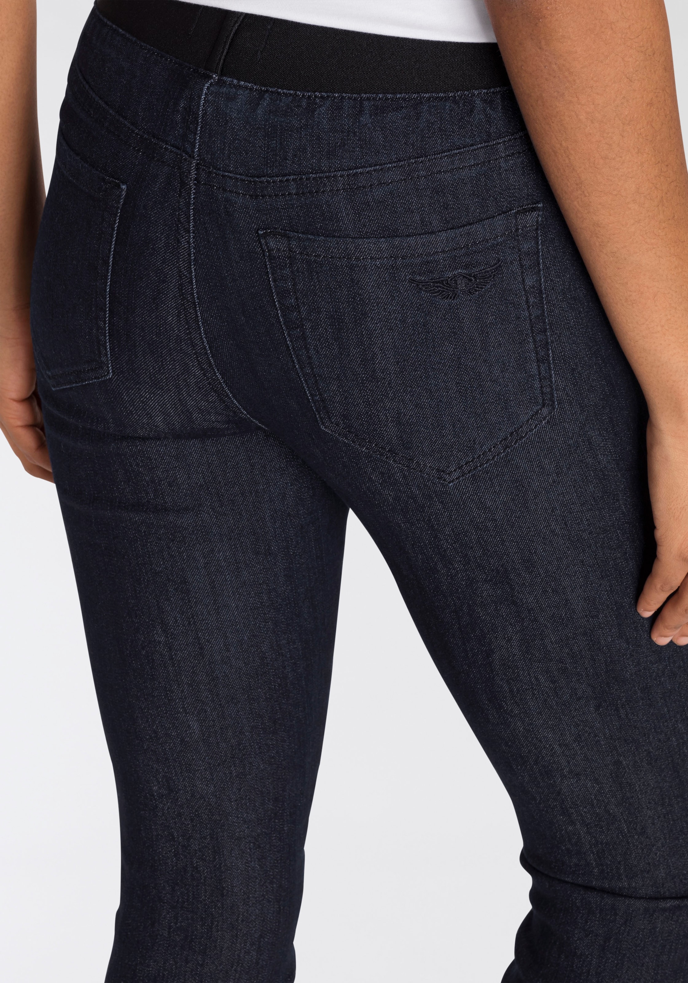 Arizona Skinny-fit-Jeans, extra-enger Schnitt, komfortable Leibhöhe, Used-Look-Waschung