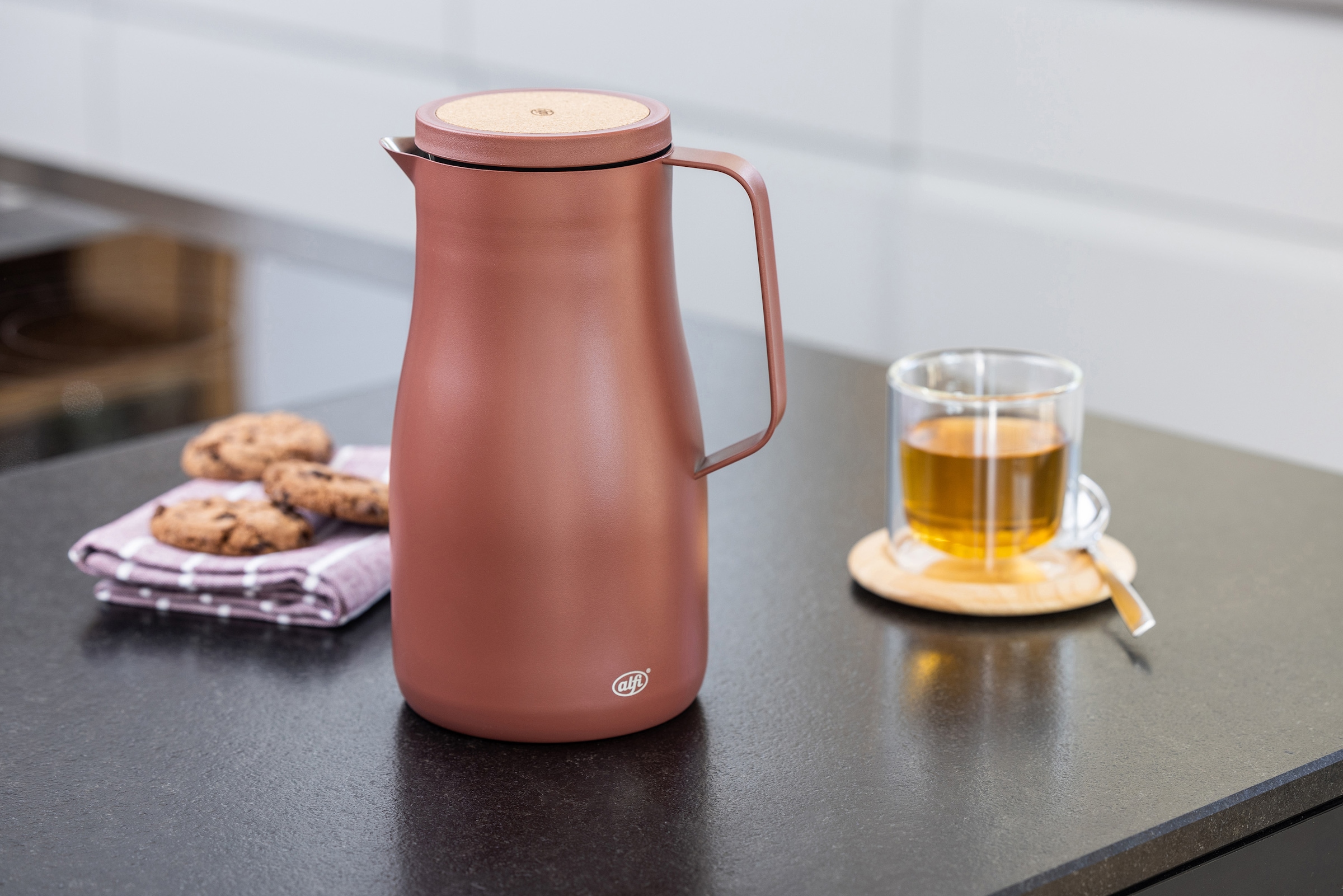 Alfi Isolierkanne »STUDIO TEA, aus doppelwandigem Edelstahl«, 1 l, (1 St.), 12h heiß & 24h kalt, ergonomischer Griff, große Öffnung