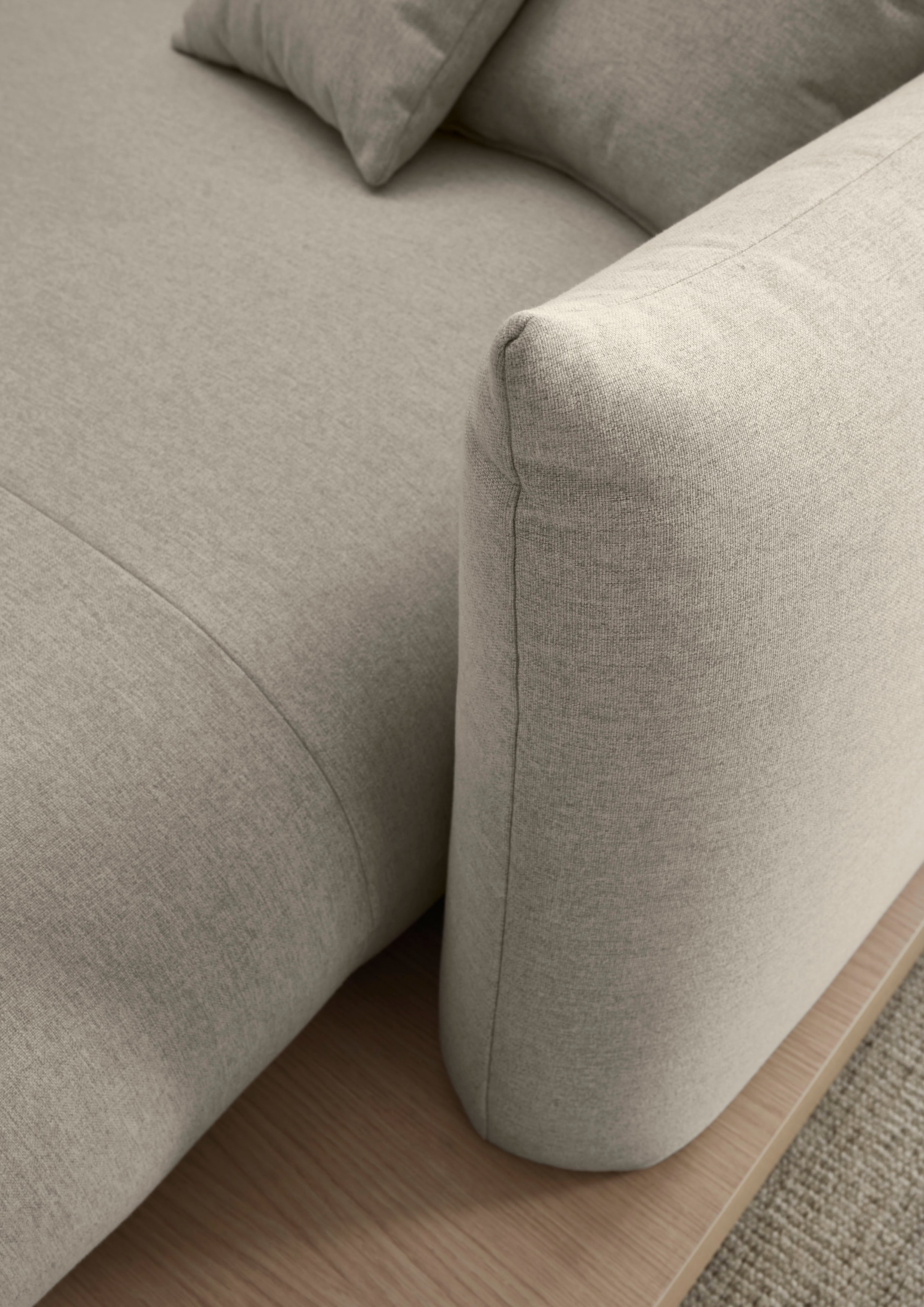 OTTO home Ecksofa »Kalix, Polsterecke mit kräftigem Holz-Plateau, moderne Couch in L-Form«, wahlweise Recamiere links o. rechts, Strukturstoff, hoher Sitzkomfort