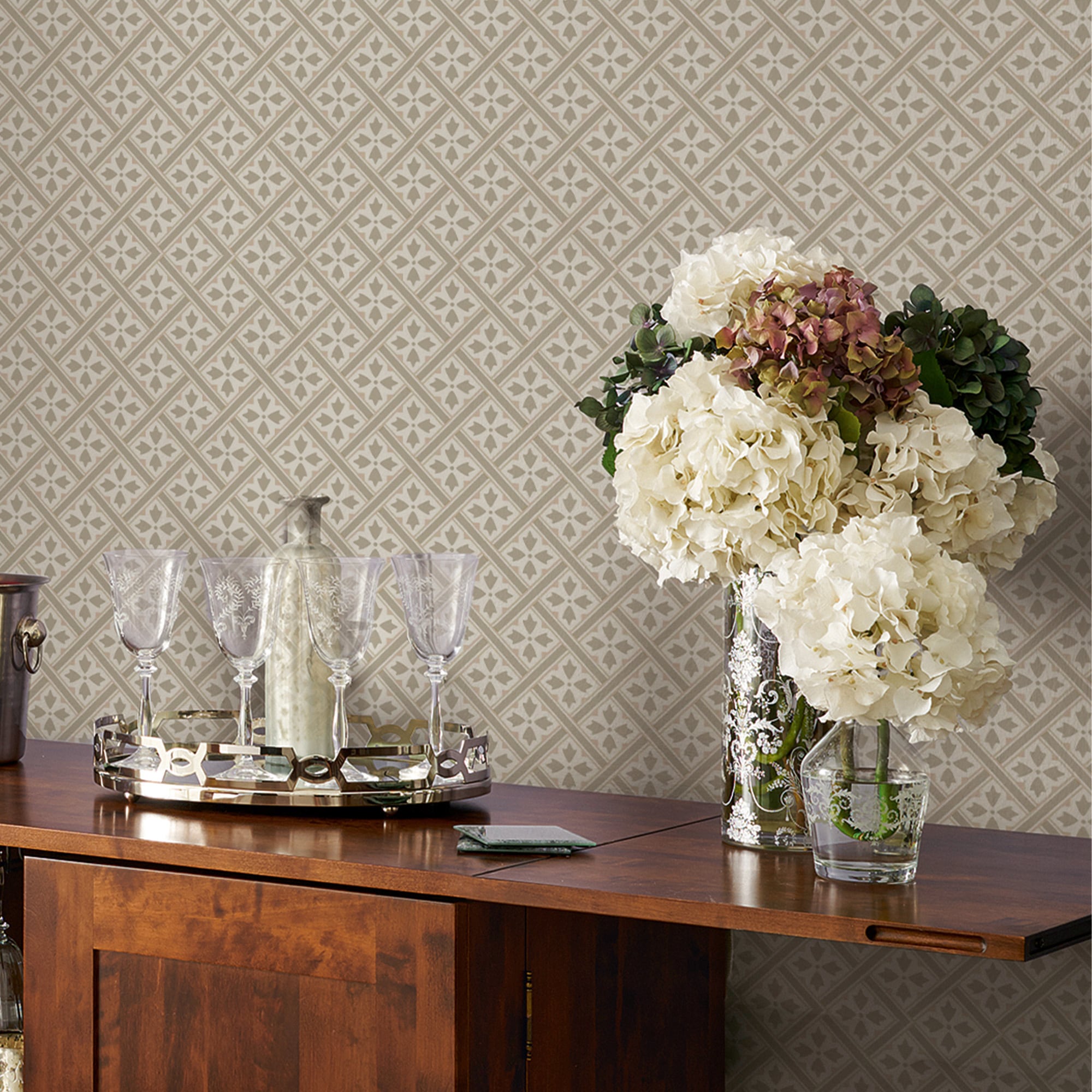 LAURA ASHLEY Vliestapete »Mr Jones Dove Grau«, botanisch, FSC® zertifiziert, mit lebhaftem Druck, 10 Meter Länge