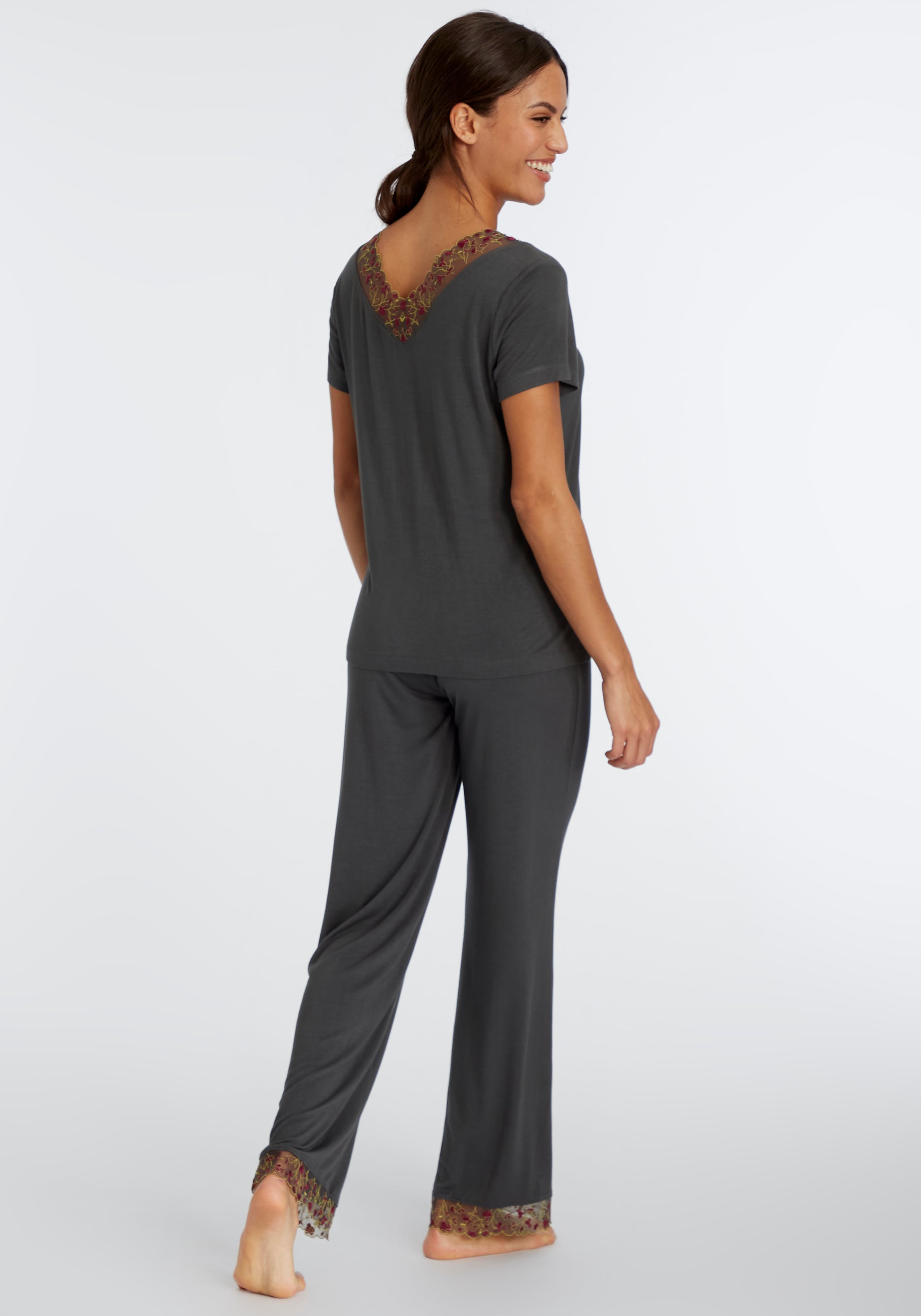 LASCANA Pyjama Set, 2 mit bunten Spitzendetails