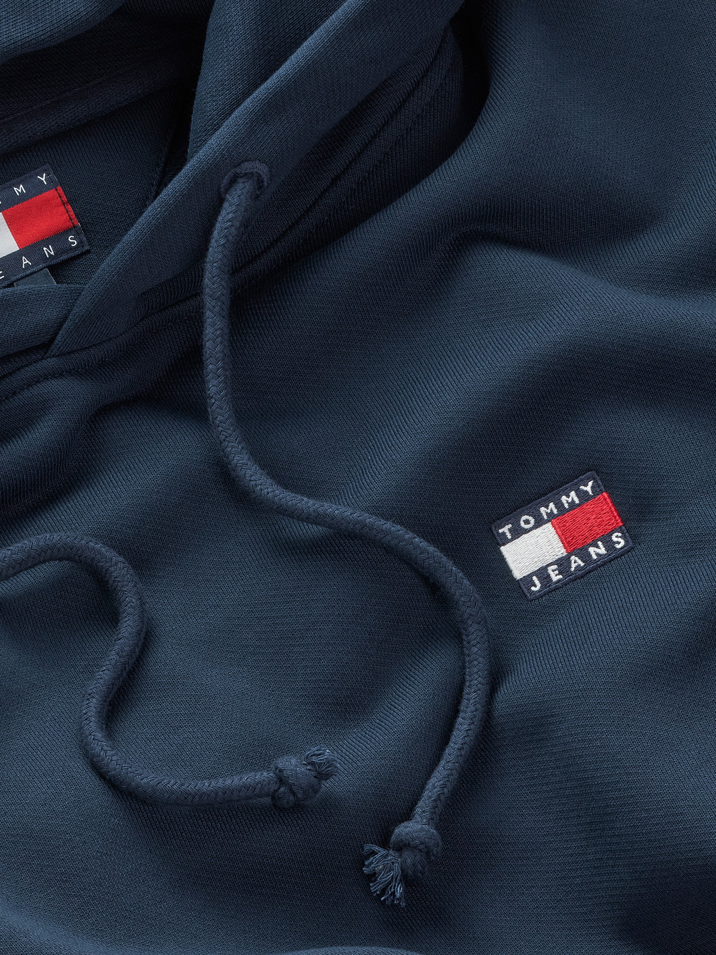 Tommy Jeans Hoodie »TJM REG BADGE HOODIE EXT«, Mit Rundhalsausschnitt