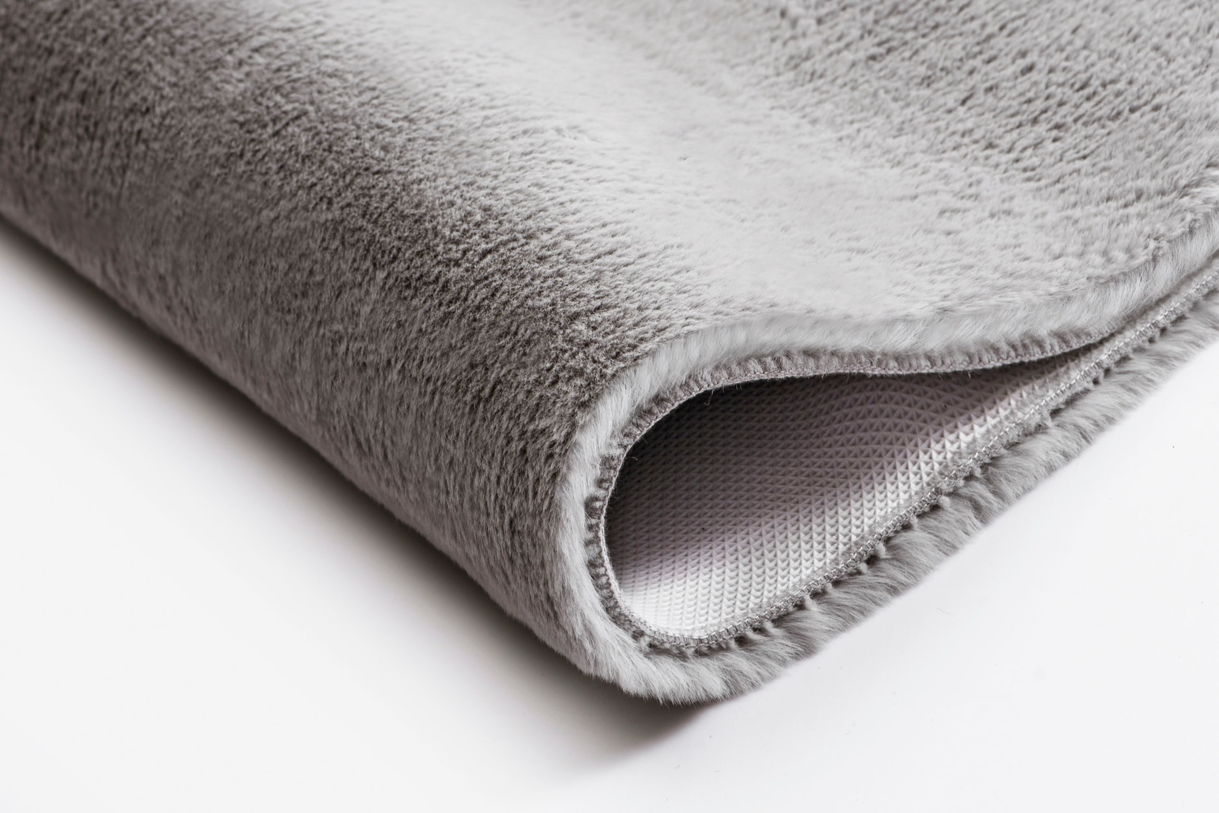 Kleine Wolke Badematte »Cony«, rutschhemmend beschichtet, fußbodenheizungsgeeignet, Badteppich, Fell-Optik, Uni Farben, besonders weich & kuschelig