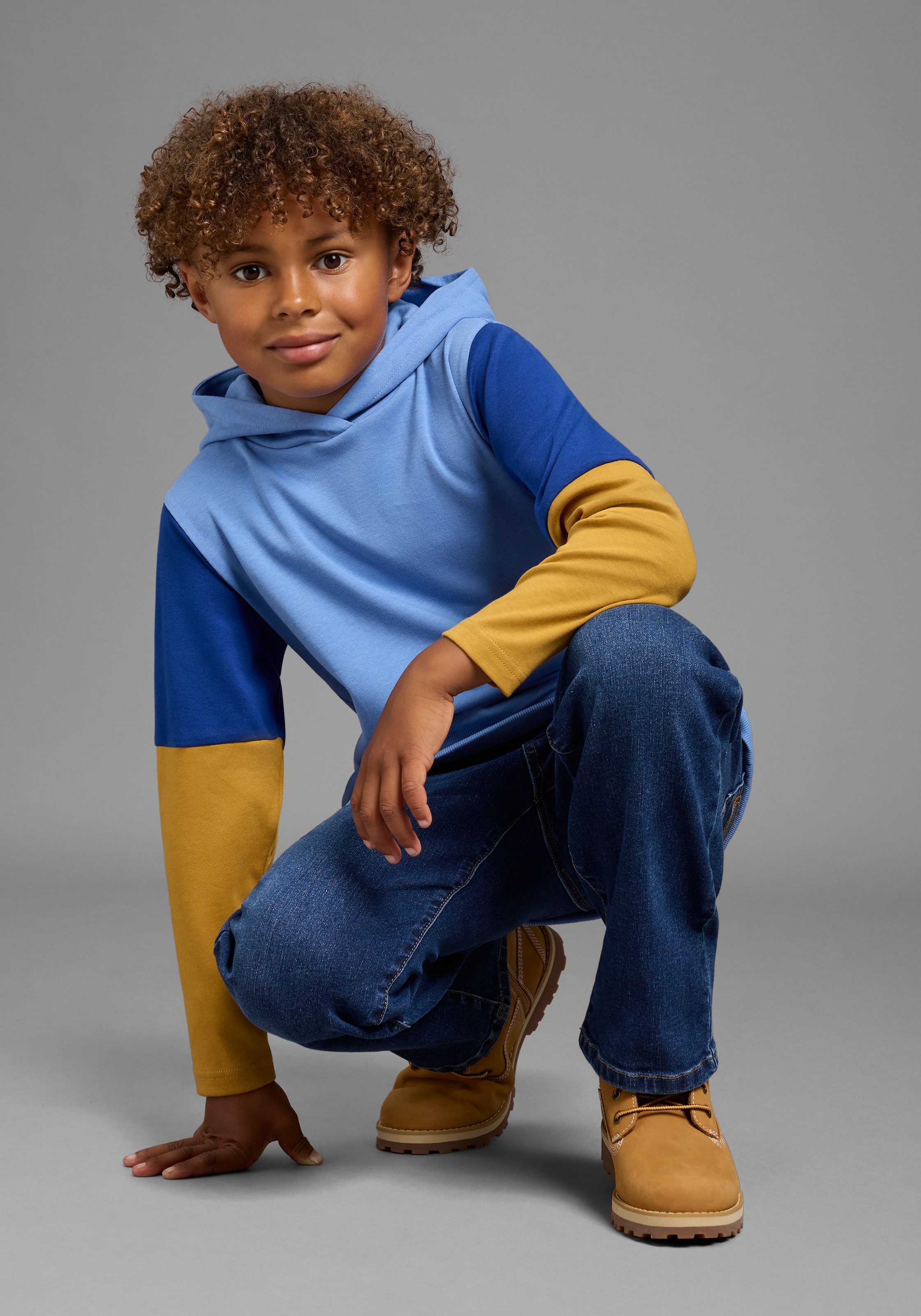 Scout Kapuzenshirt »Shirt in colorblocking design - NEU von SCOUT« hüftlang geschnitten, Langarm, mit Kängurutasche