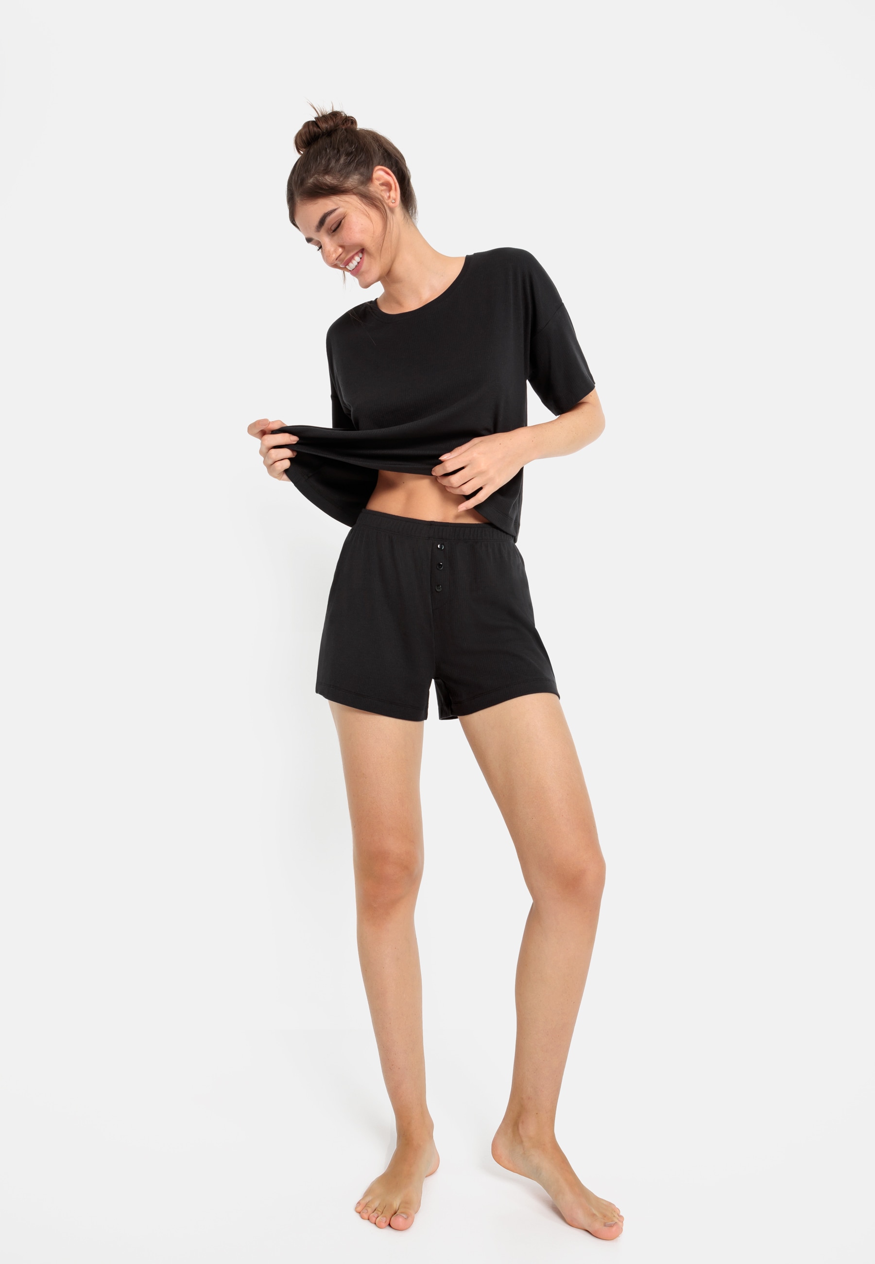 LSCN by LASCANA Shorty, (2 tlg.), mit kleiner Zierknopfleiste