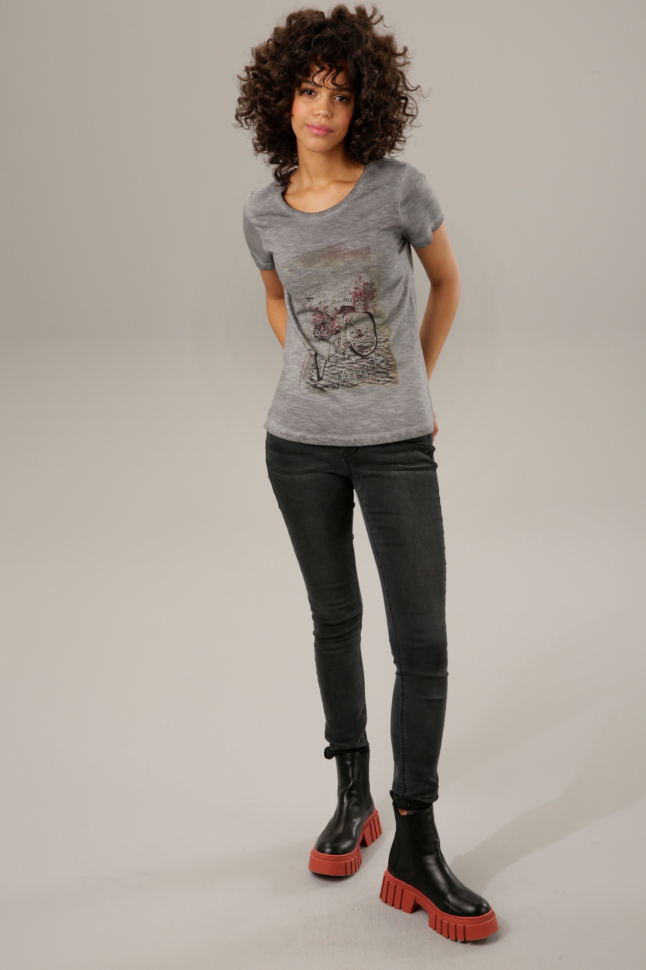 Aniston CASUAL T-Shirt, mit Glitzersteinchen verzierter kaufen Frontdruck online
