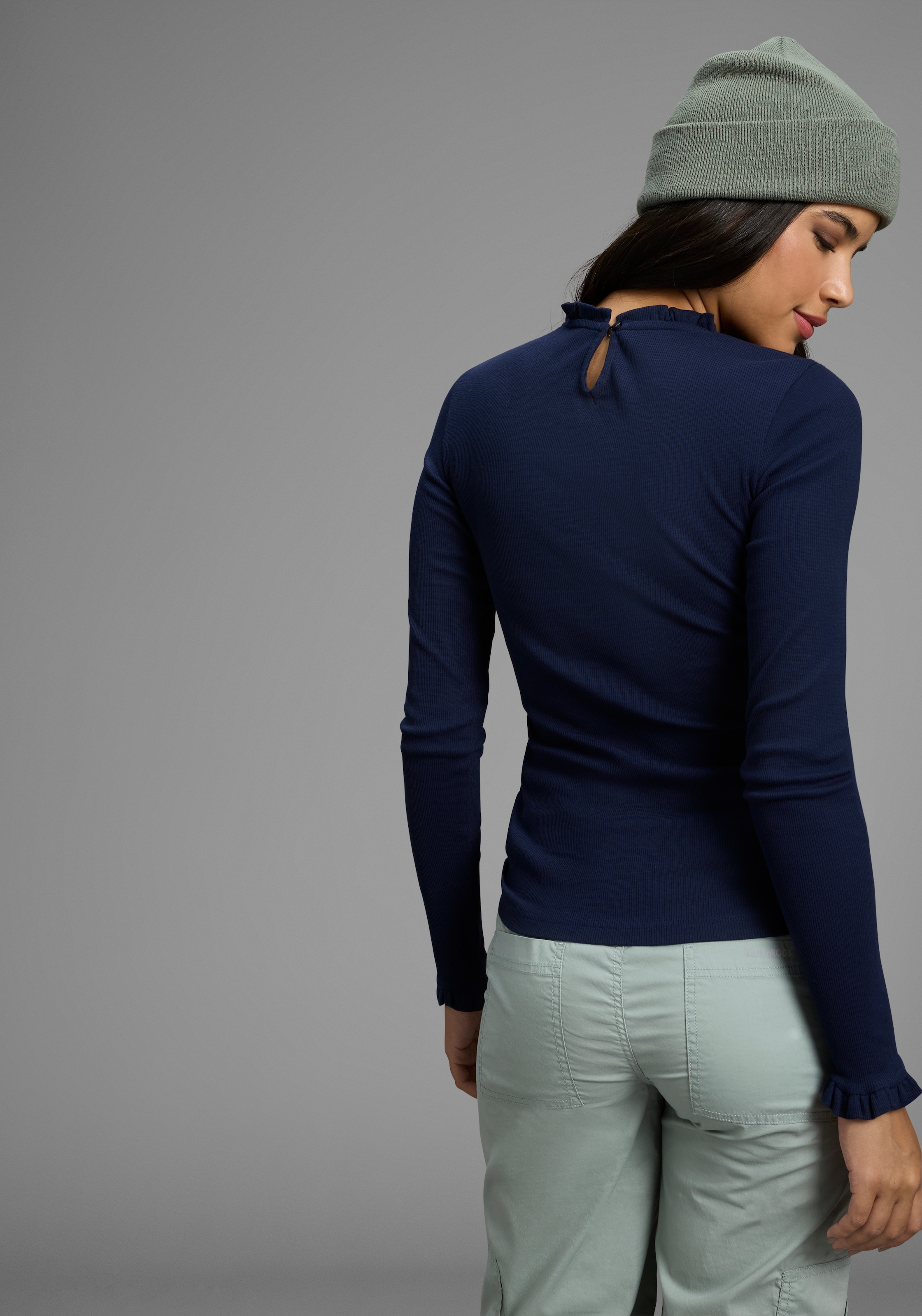 KangaROOS Langarmshirt, mit femininer Rüschenkante
