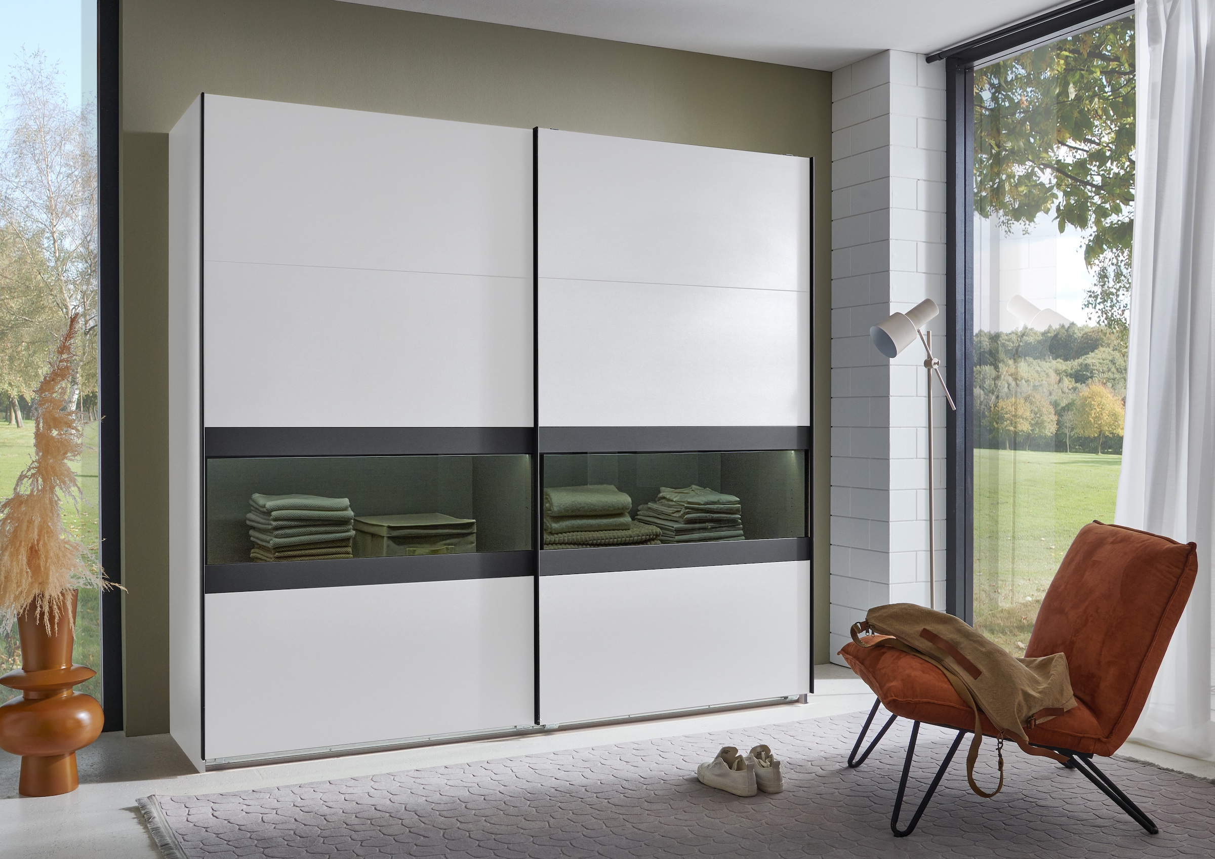 Wimex Schwebetürenschrank »Easy Plus, Kleiderschrank Made in Germany«, mit Glaseinsatz/ Rauchglas, viele Breiten zur Auswahl, schwarze Griffe