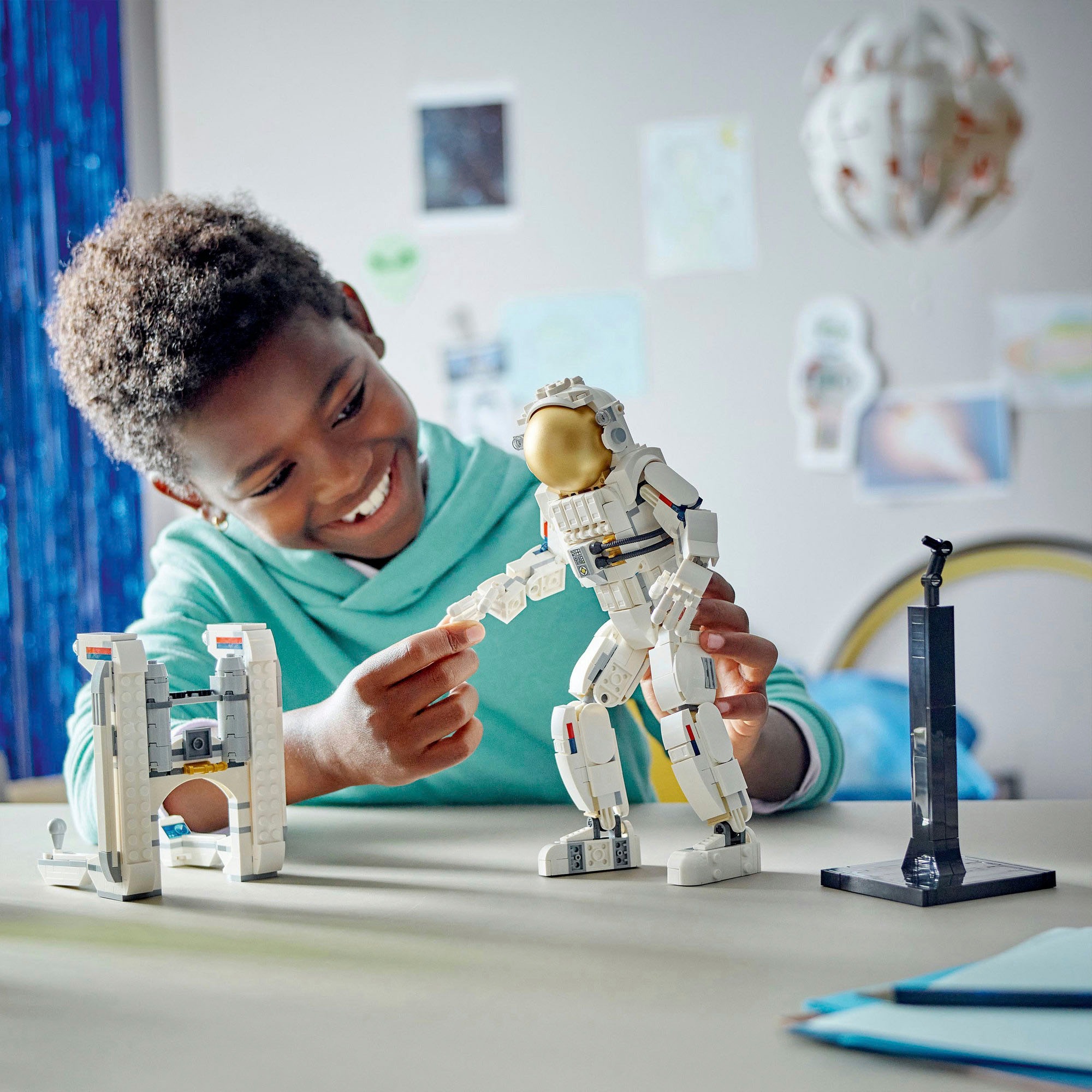LEGO® Konstruktionsspielsteine »Astronaut im Weltraum (31152), LEGO Creator 3in1«, (647 St.), Made in Europe